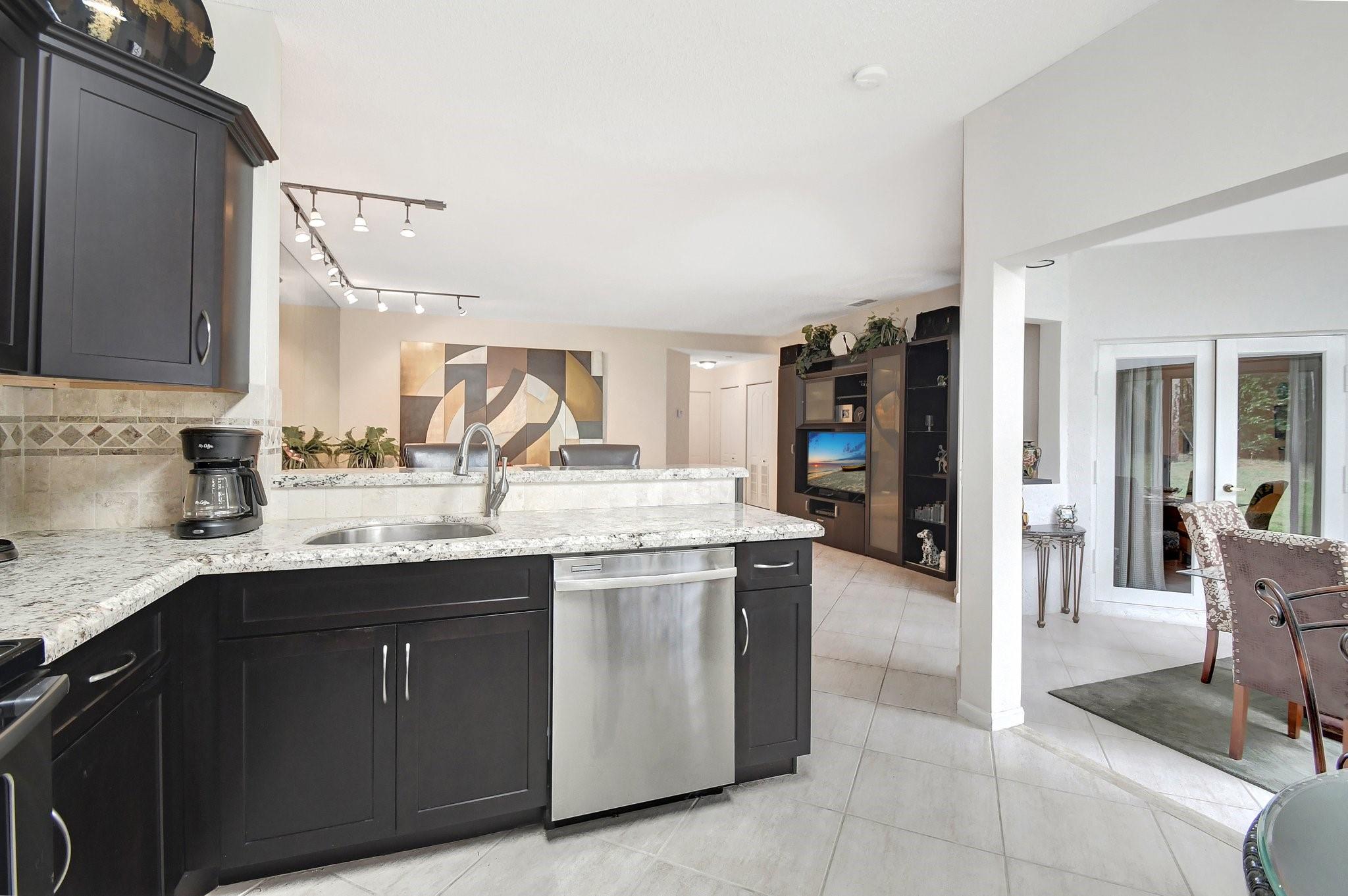 6510 Via Regina 6510