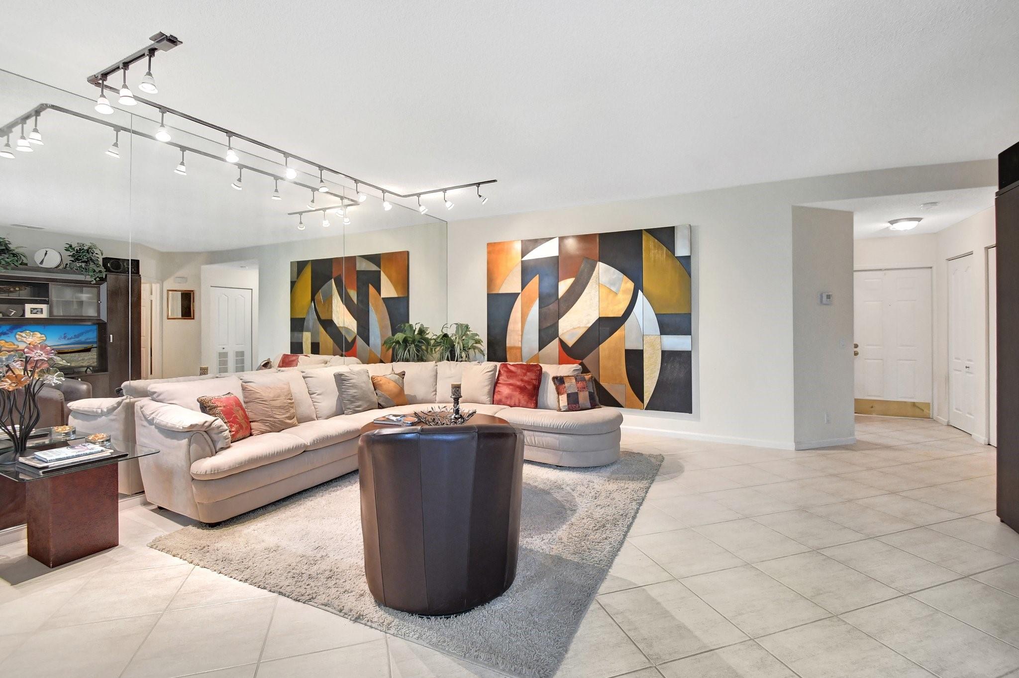 6510 Via Regina 6510