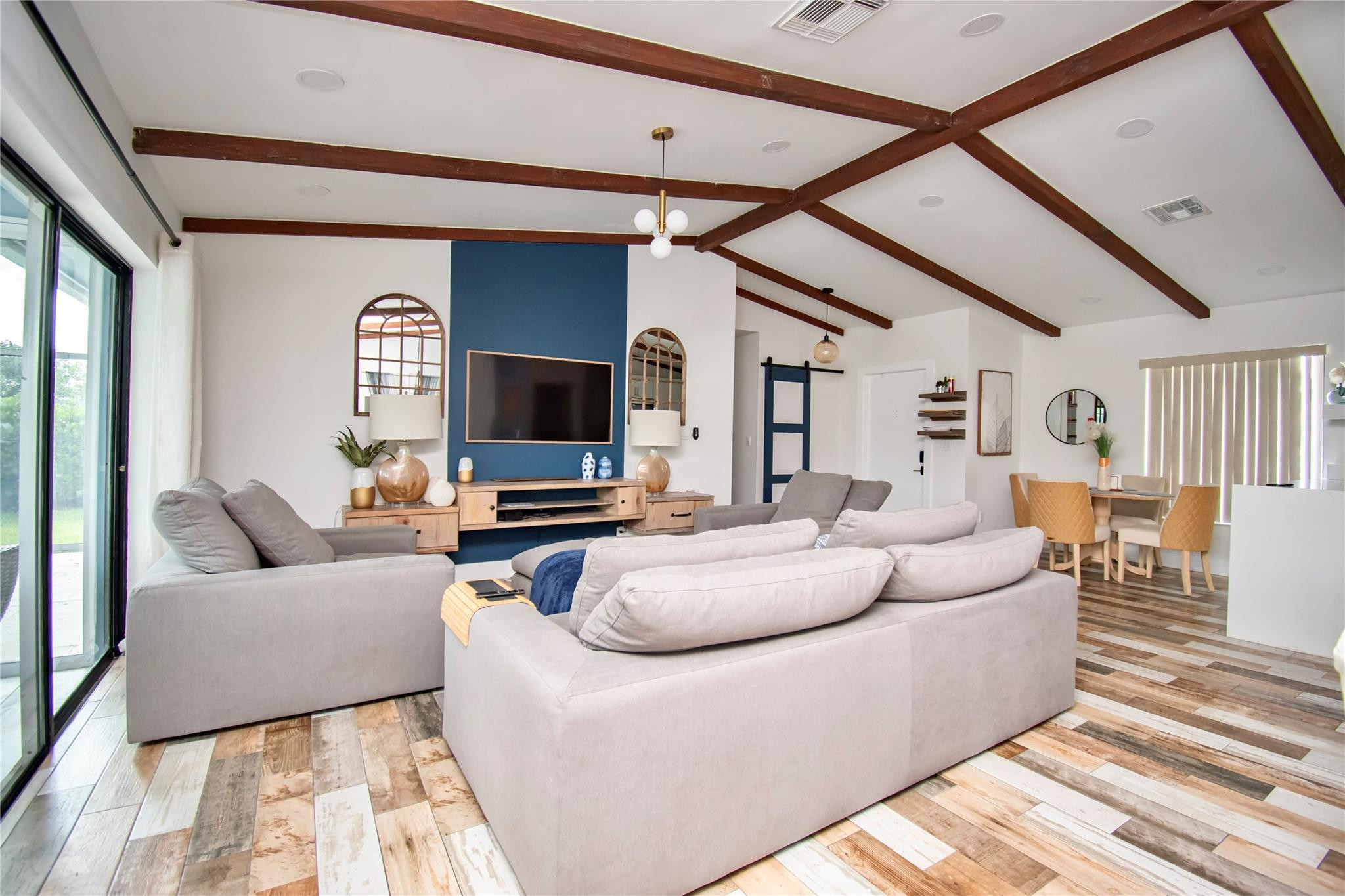 6557 Country Wood Way