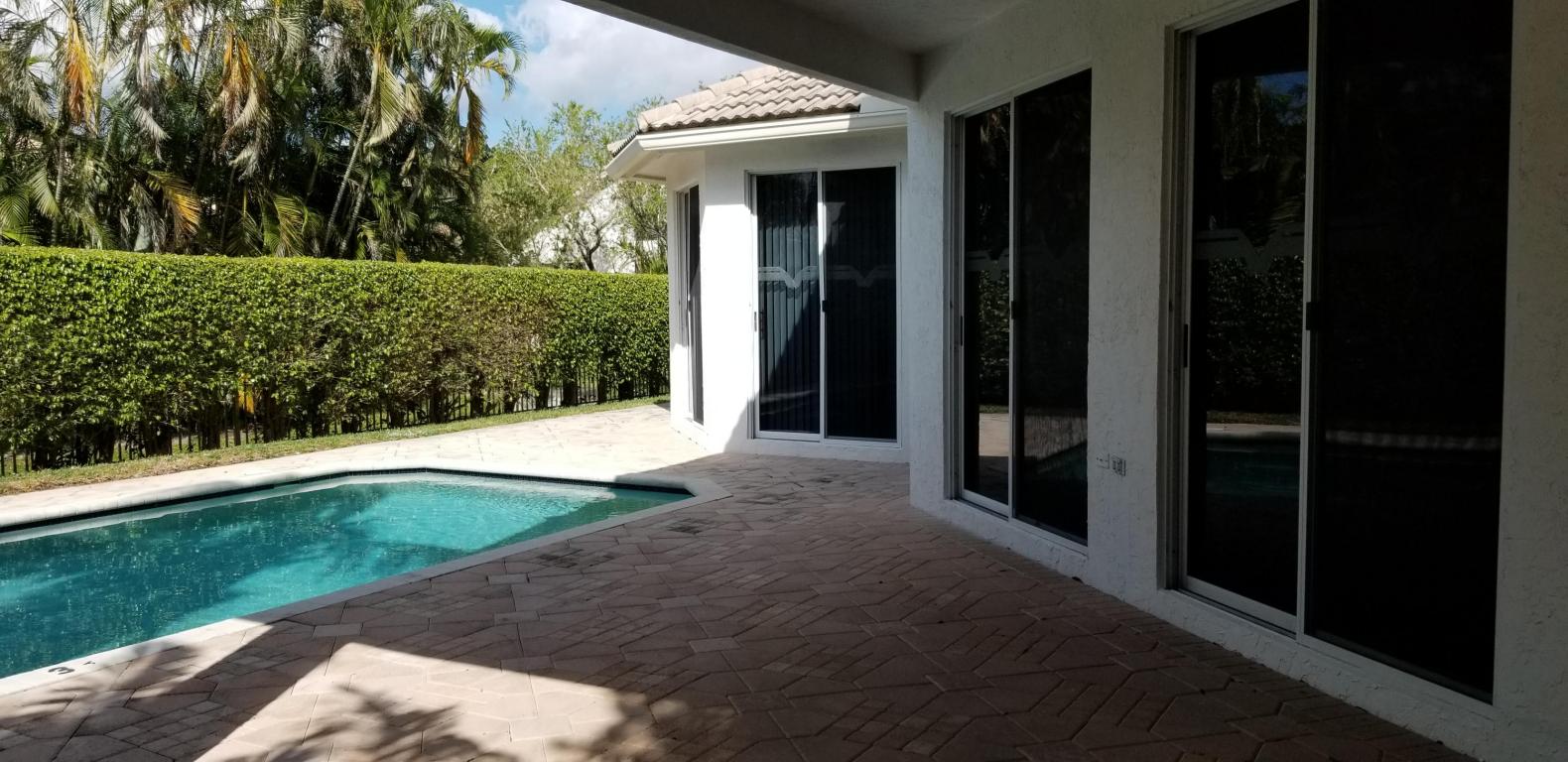 7670 La Corniche Circle