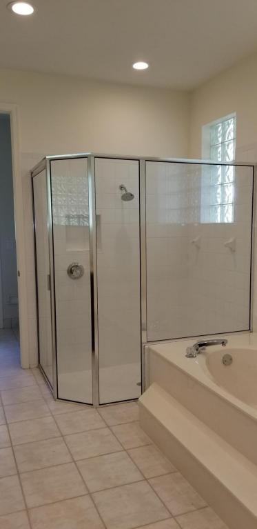 7670 La Corniche Circle