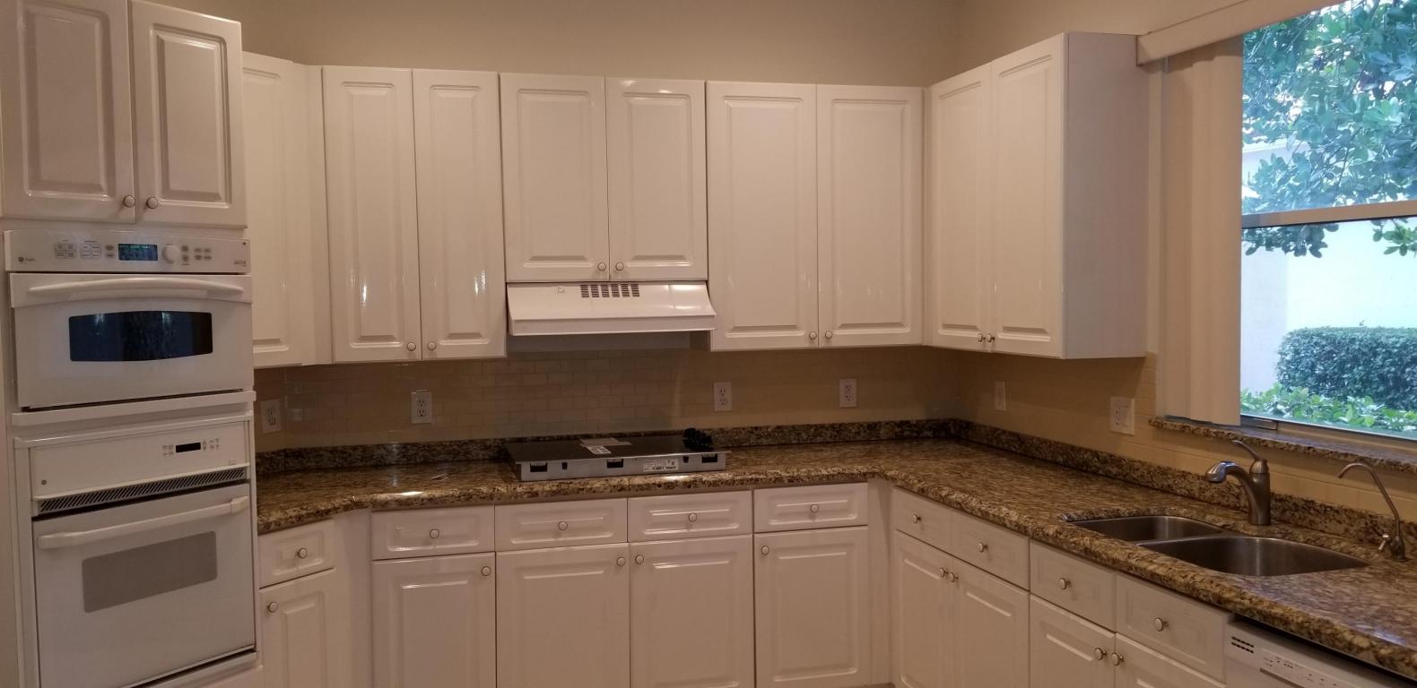 7670 La Corniche Circle