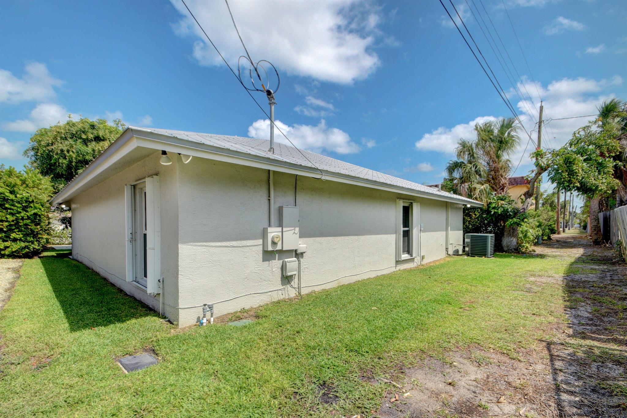 1425 N Federal Highway