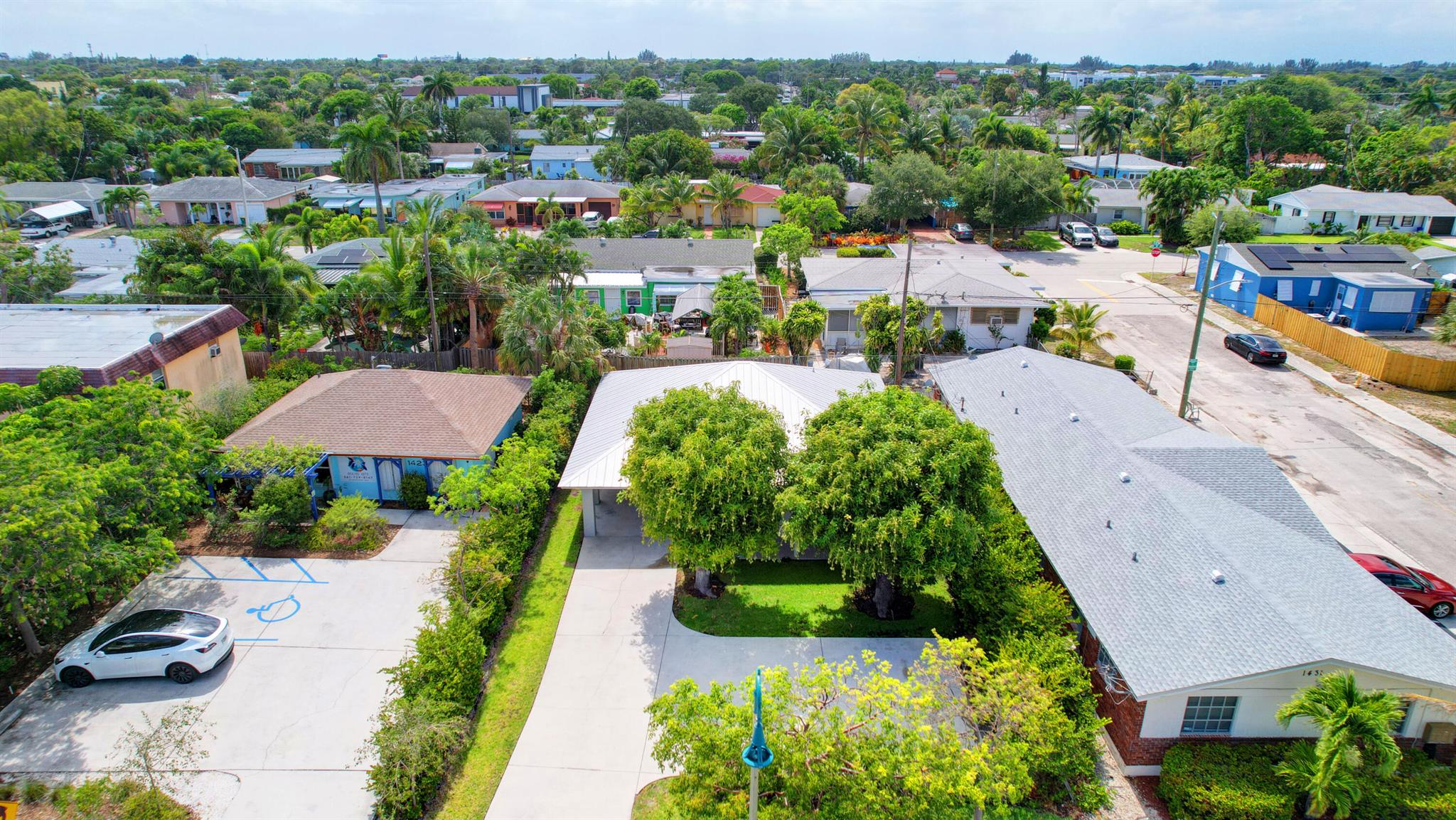 1425 N Federal Highway