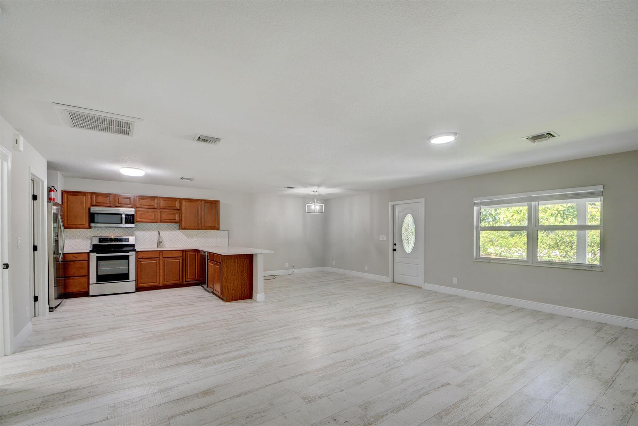 1425 N Federal Highway