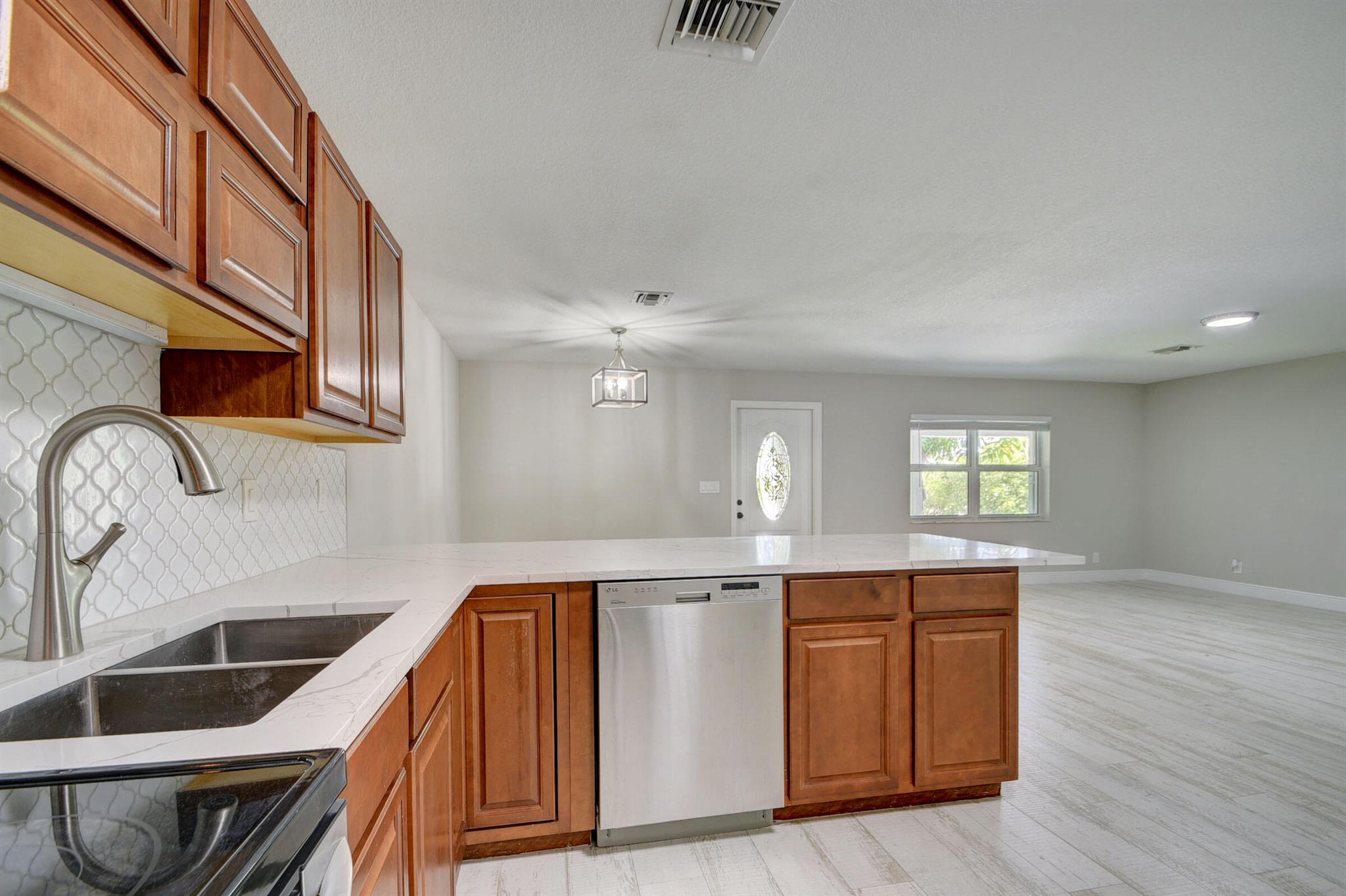 1425 N Federal Highway