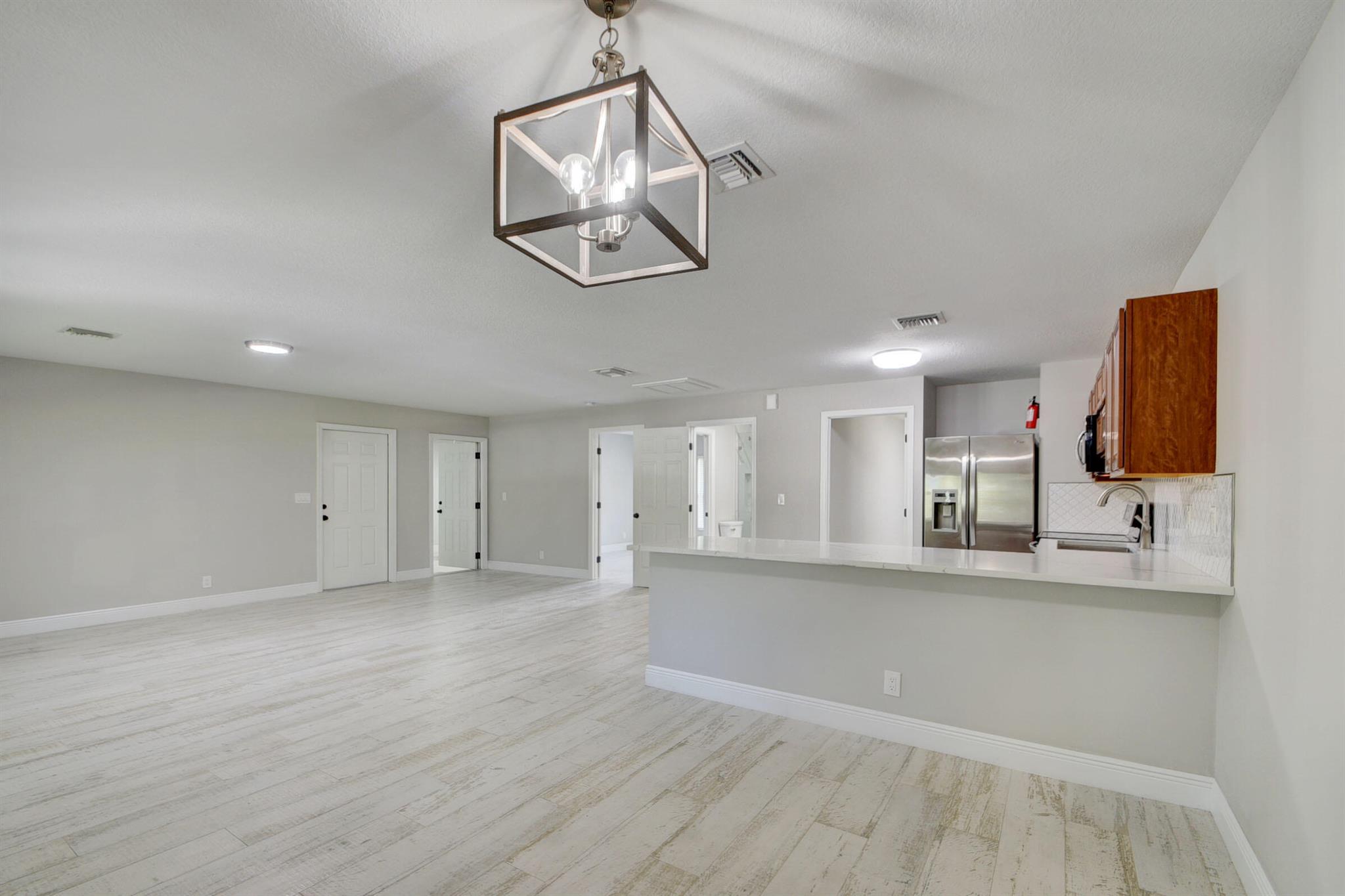 1425 N Federal Highway