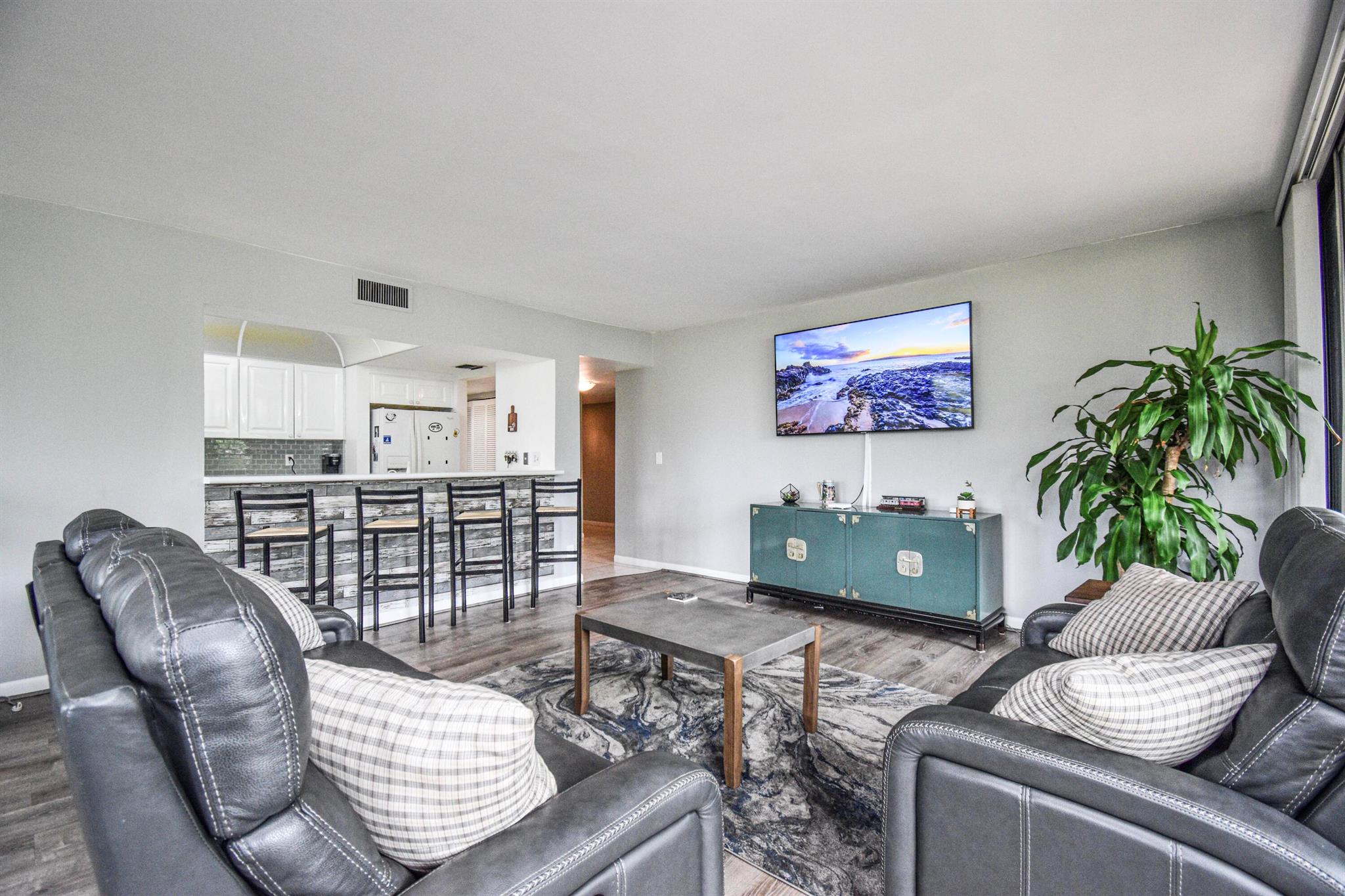 799 Jeffery Street 101