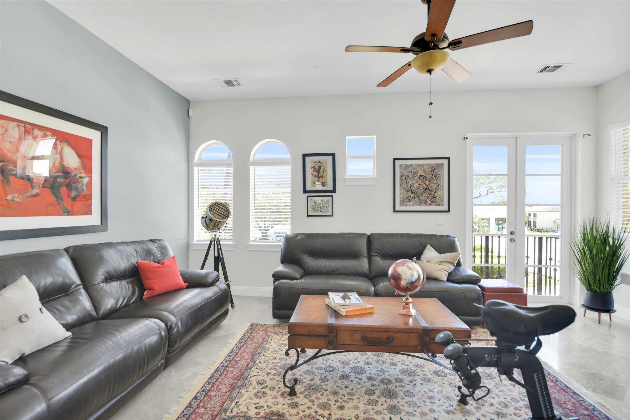 62 Via Floresta Drive