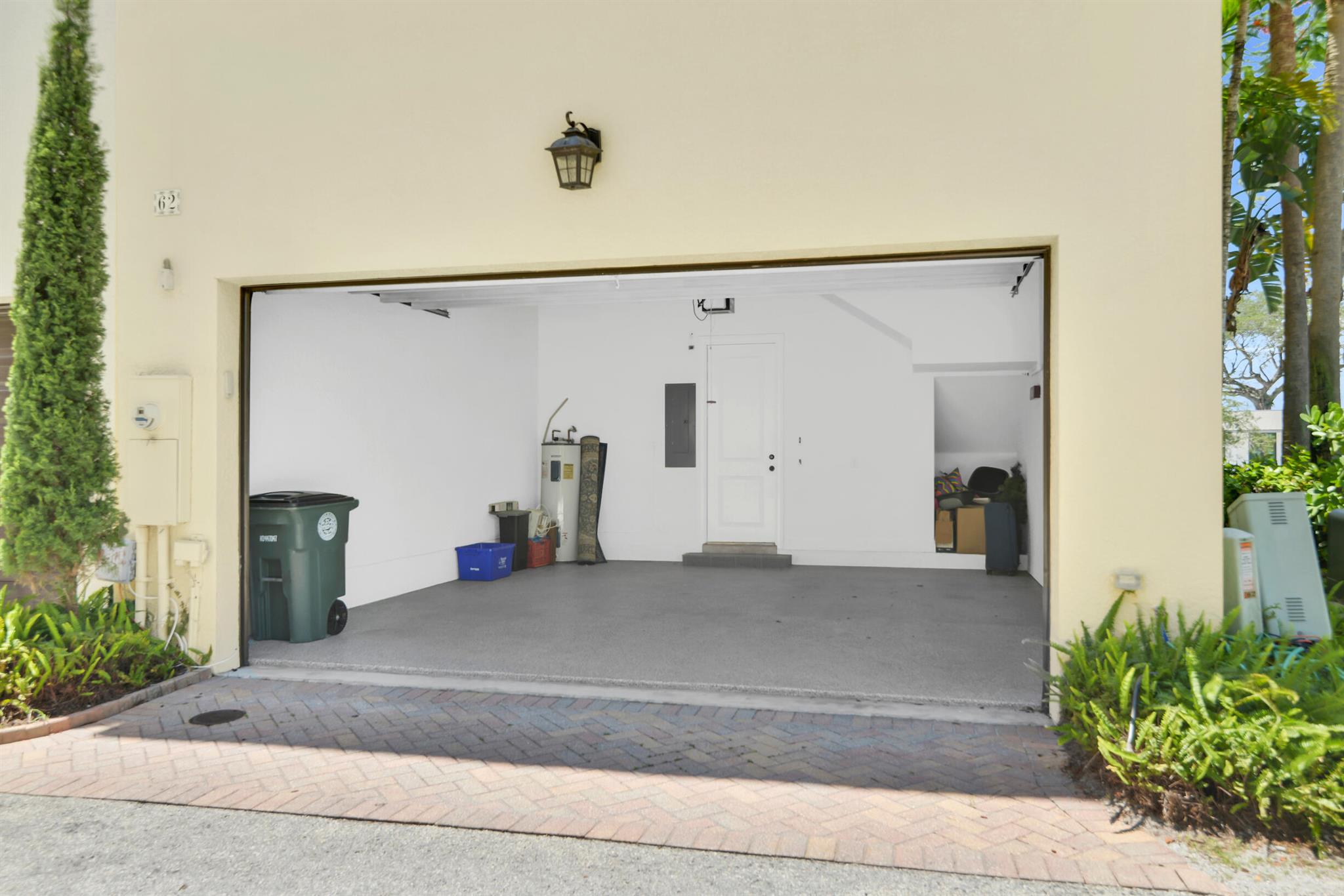 62 Via Floresta Drive