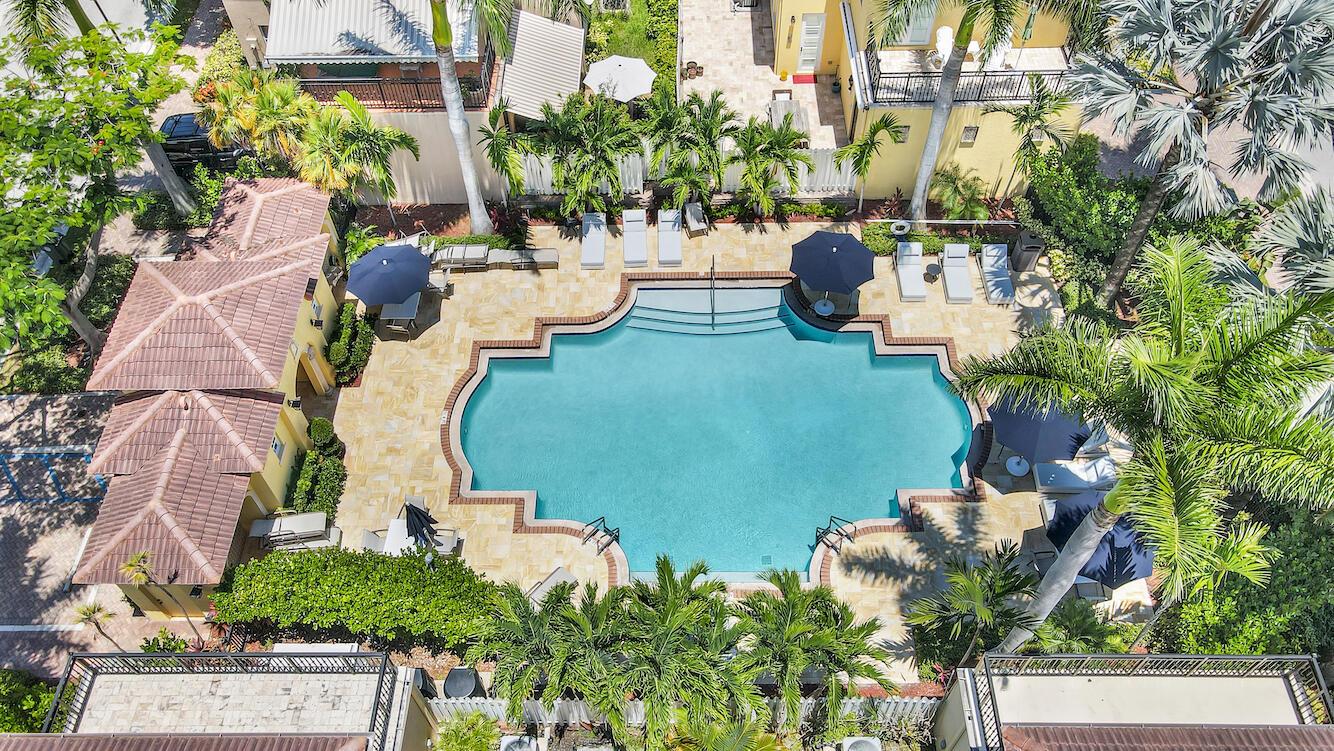 62 Via Floresta Drive