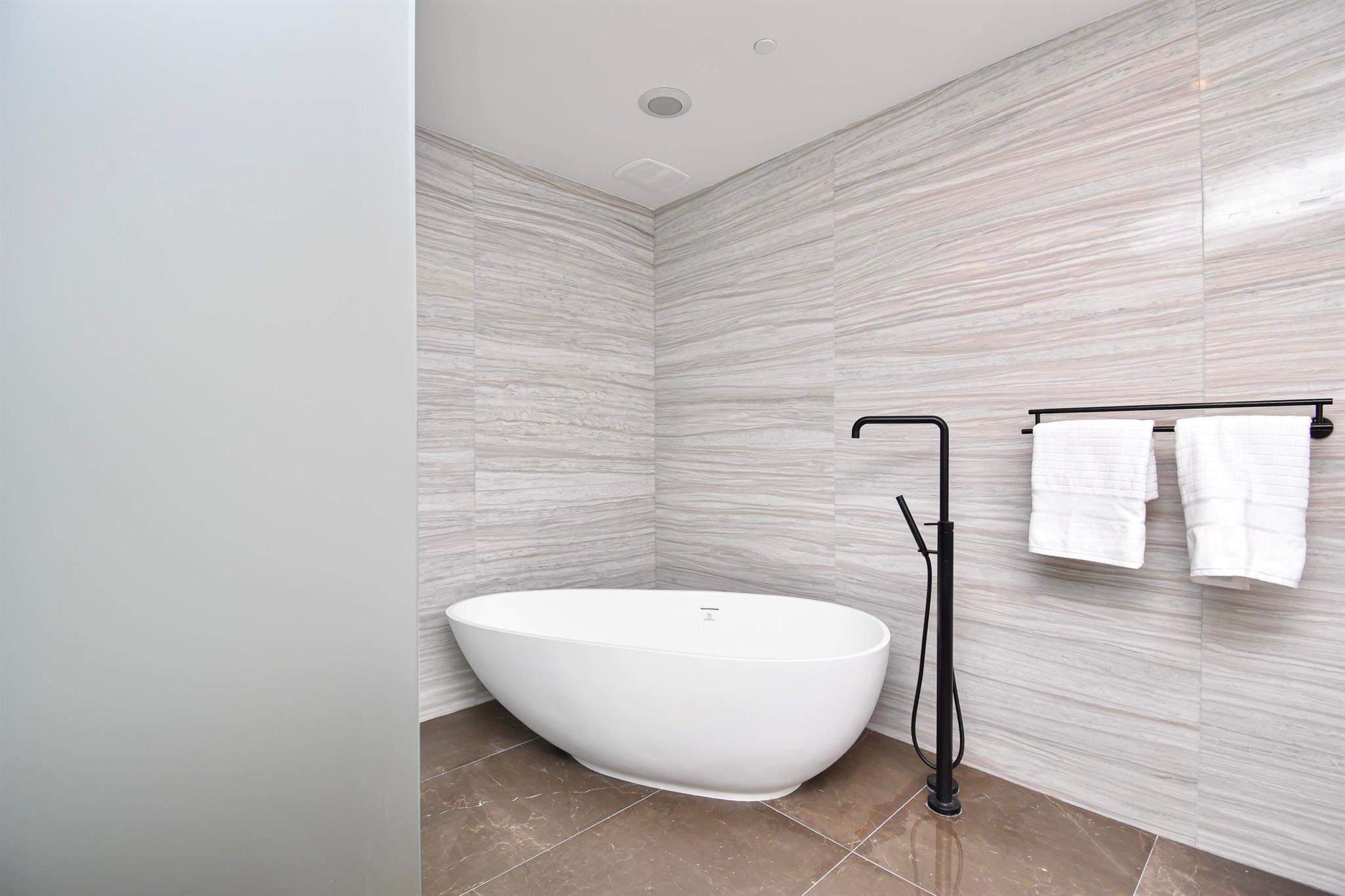 2200 N Ocean Boulevard S906