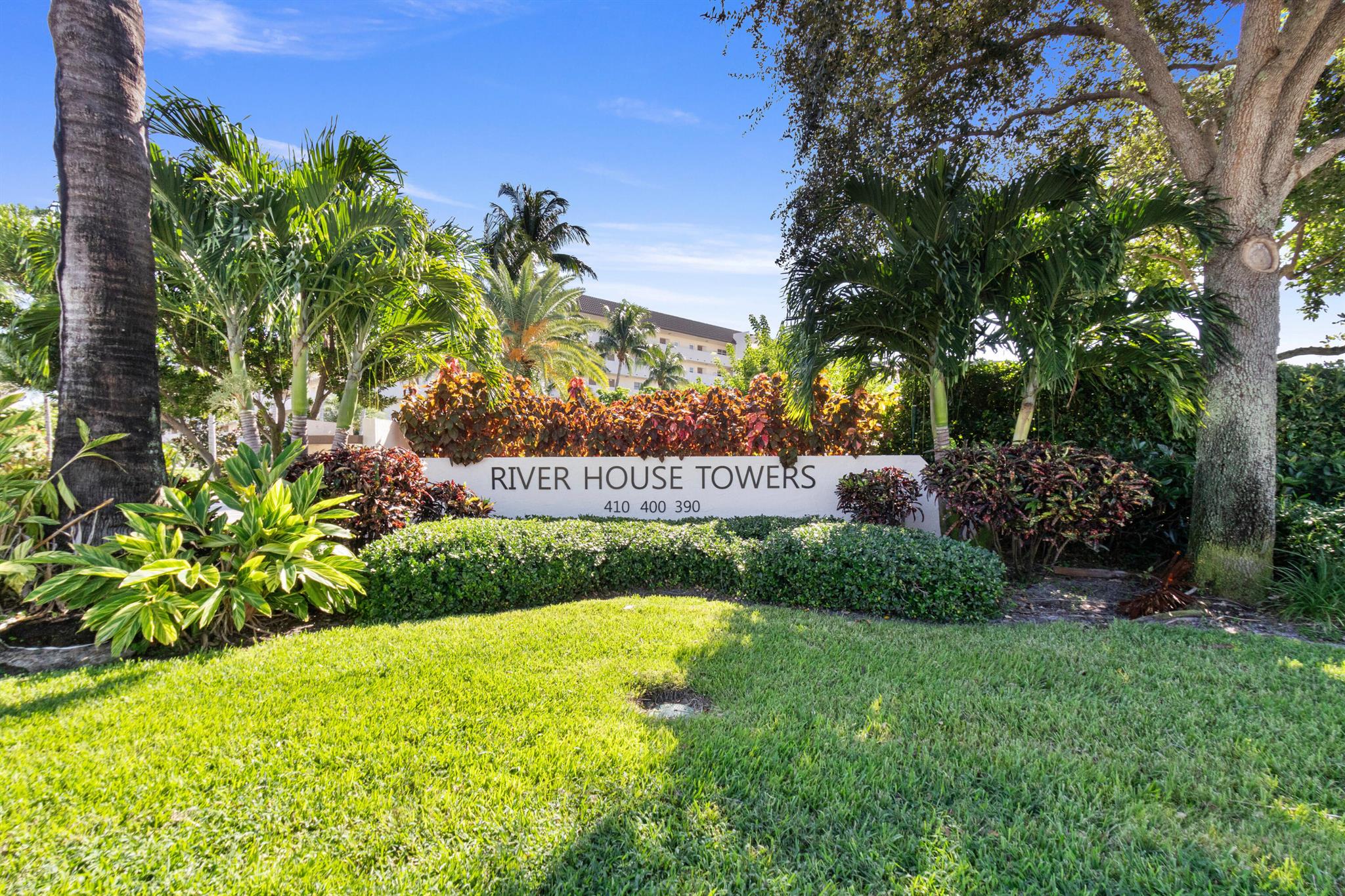 400 N Federal Highway 209