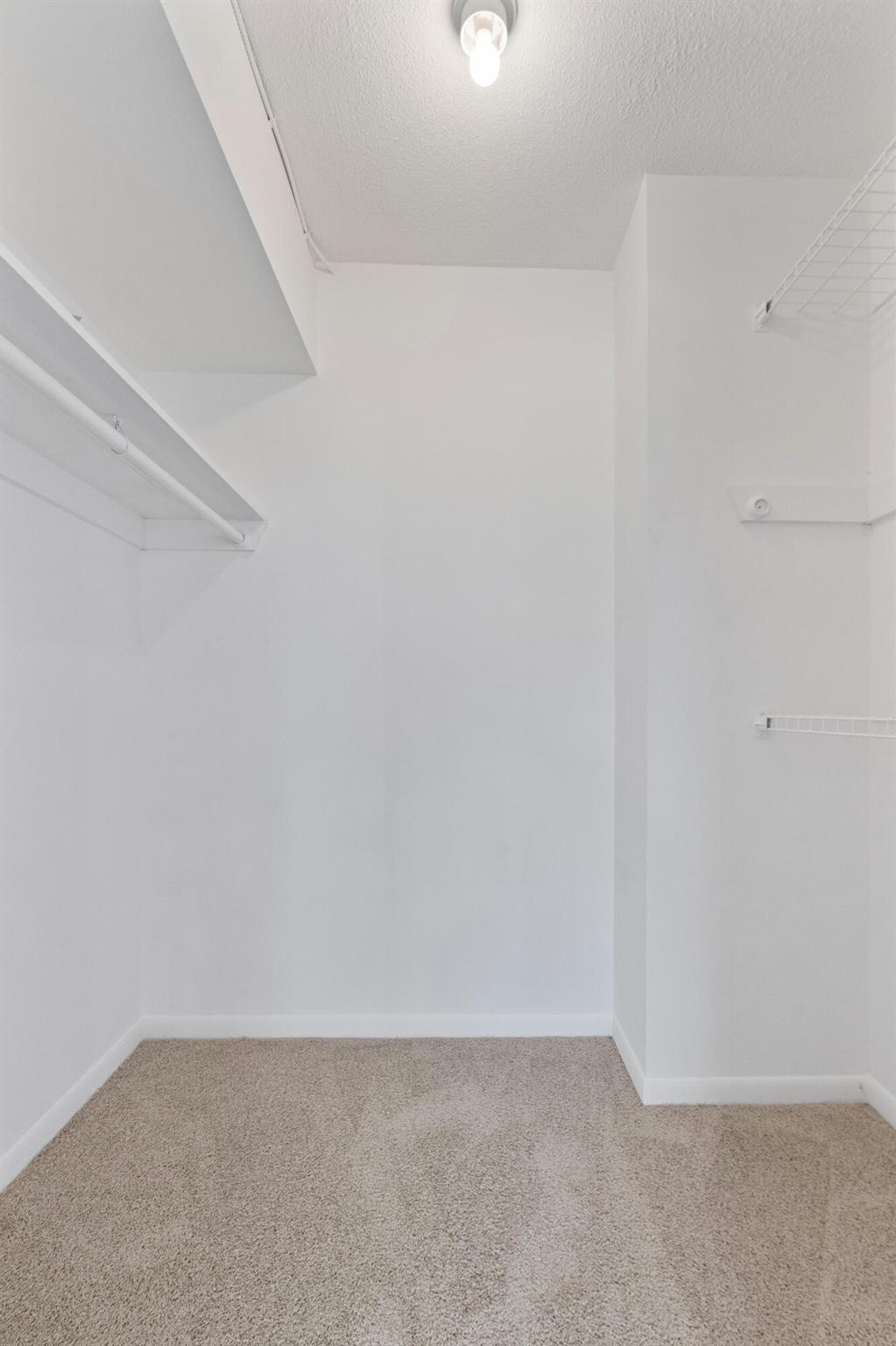 400 N Federal Highway 209