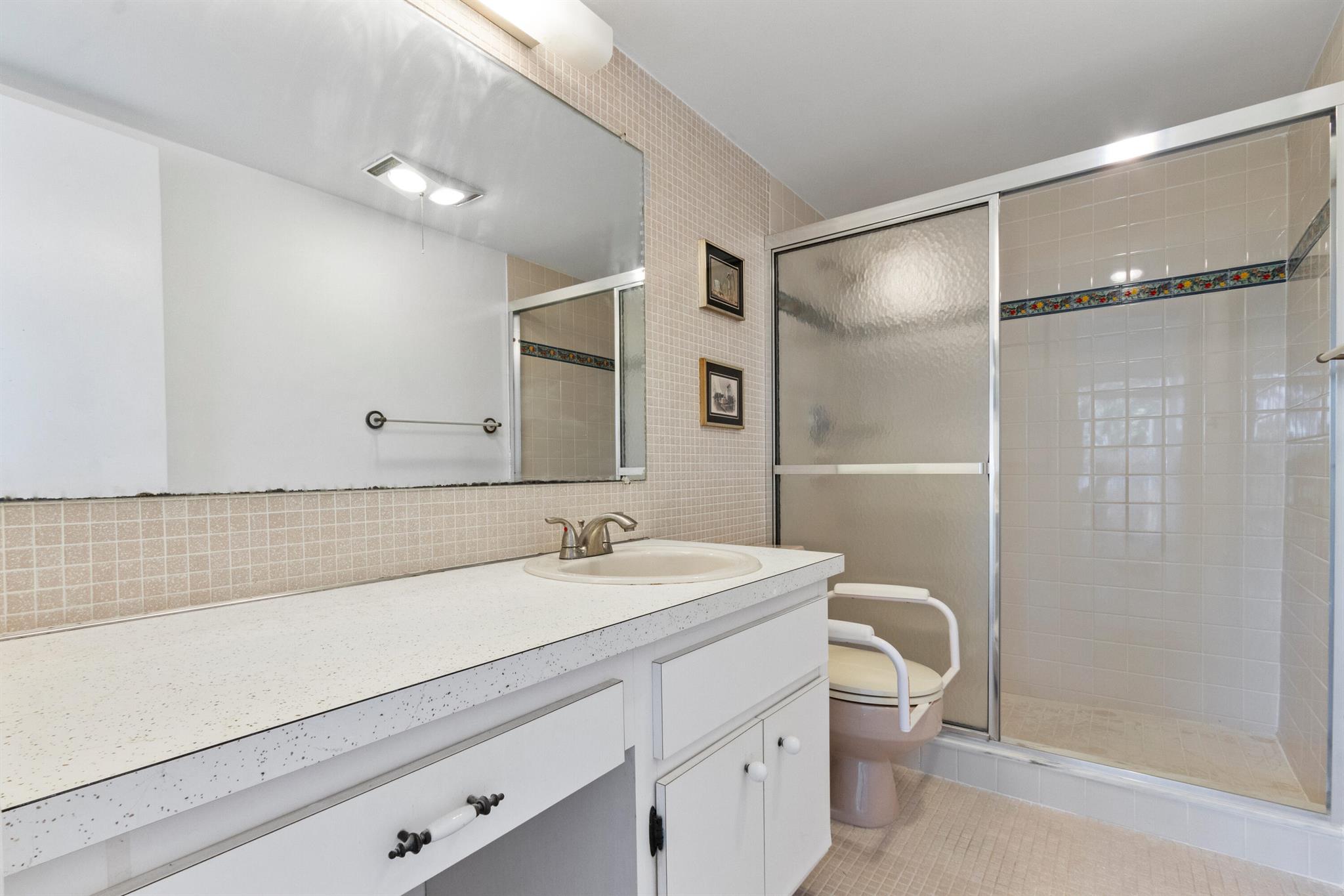 400 N Federal Highway 209