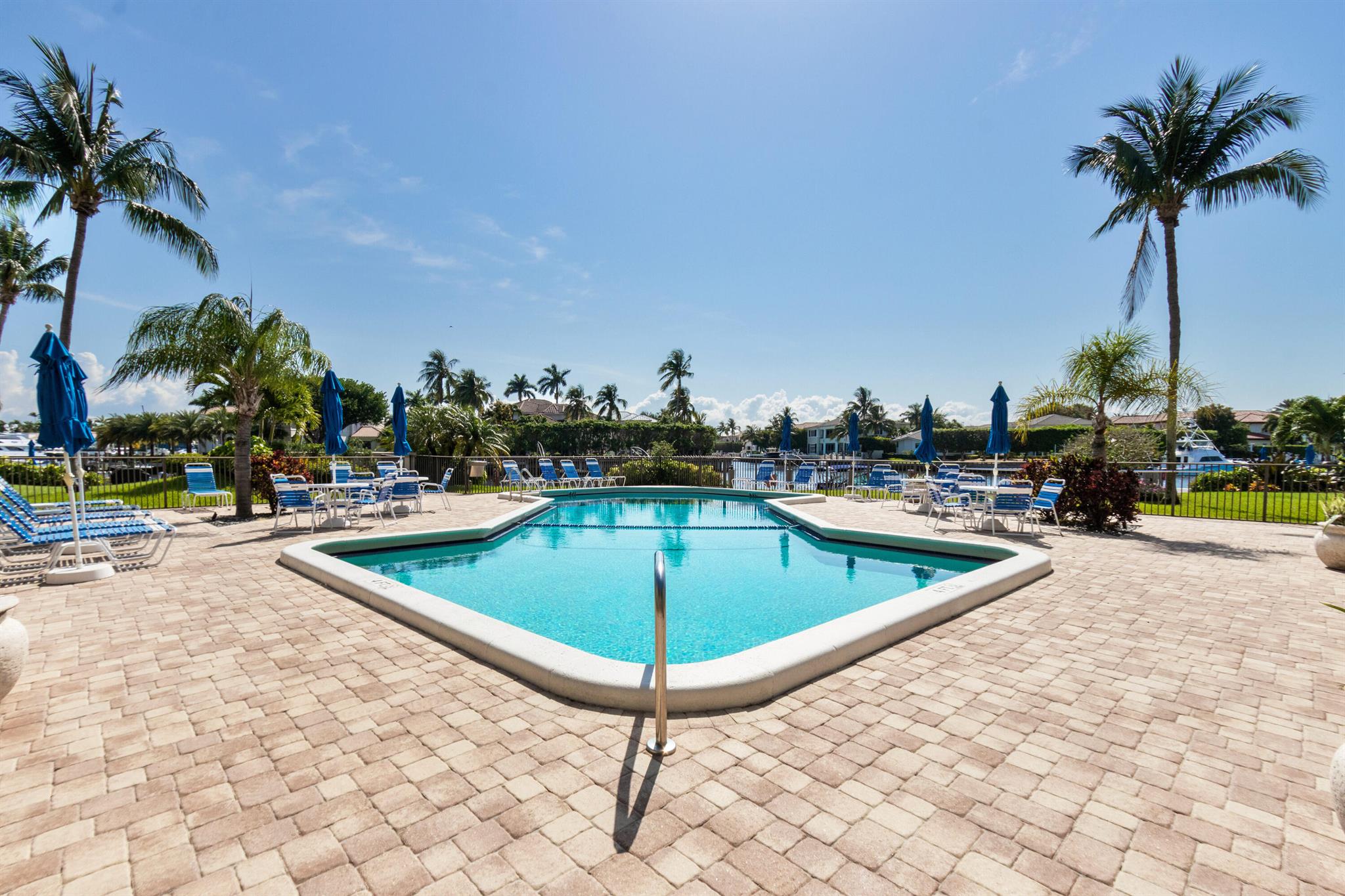 400 N Federal Highway 209