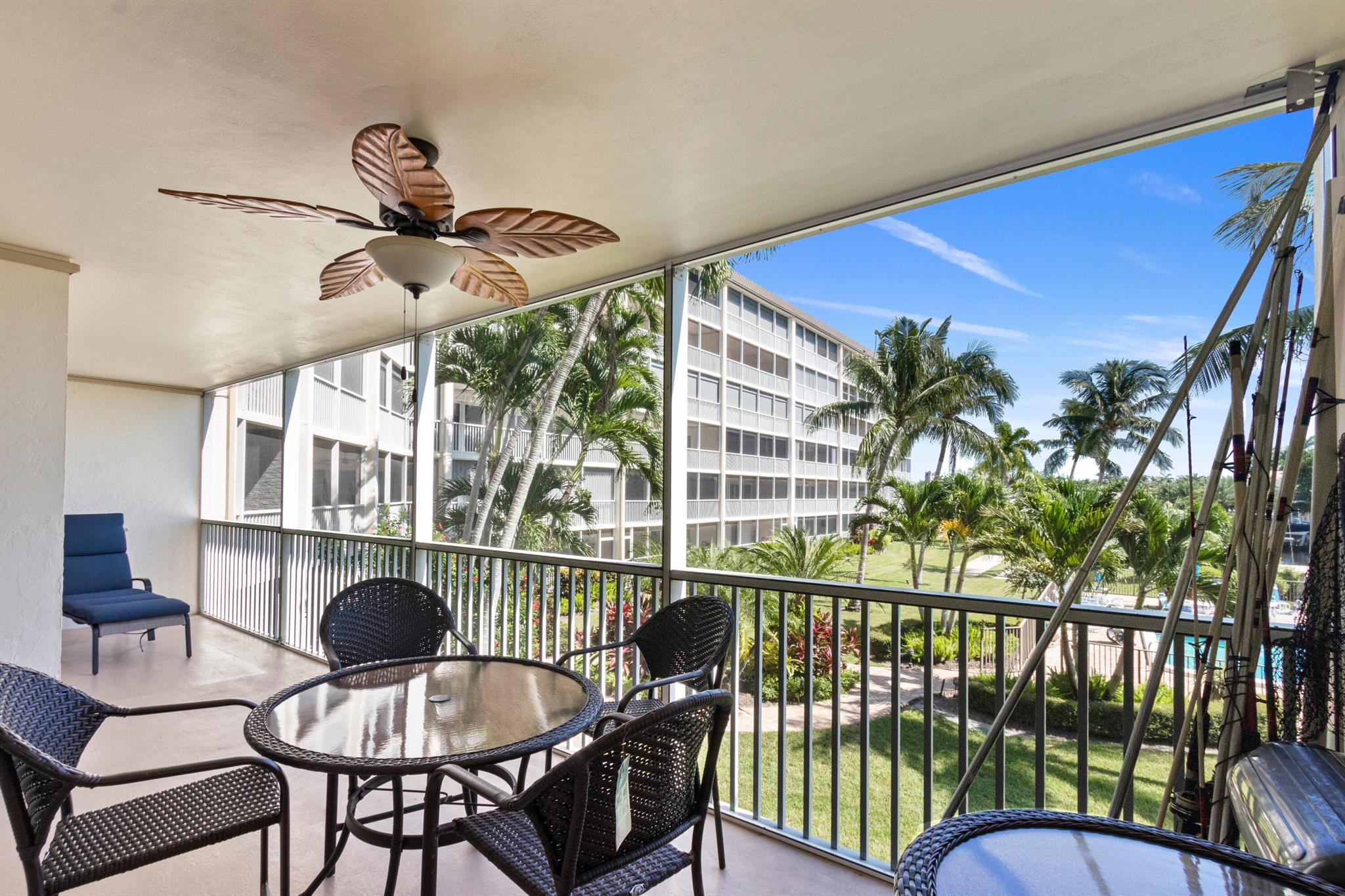 400 N Federal Highway 209