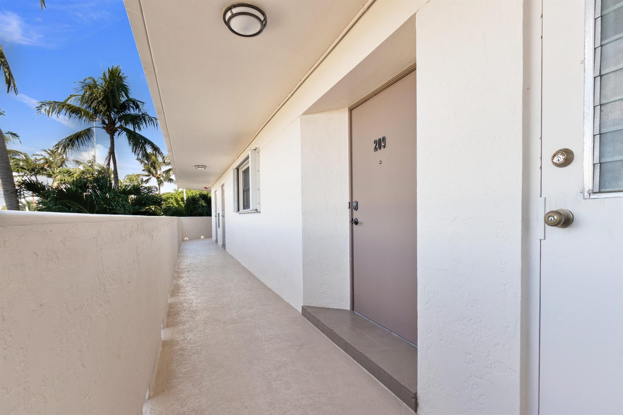 400 N Federal Highway 209