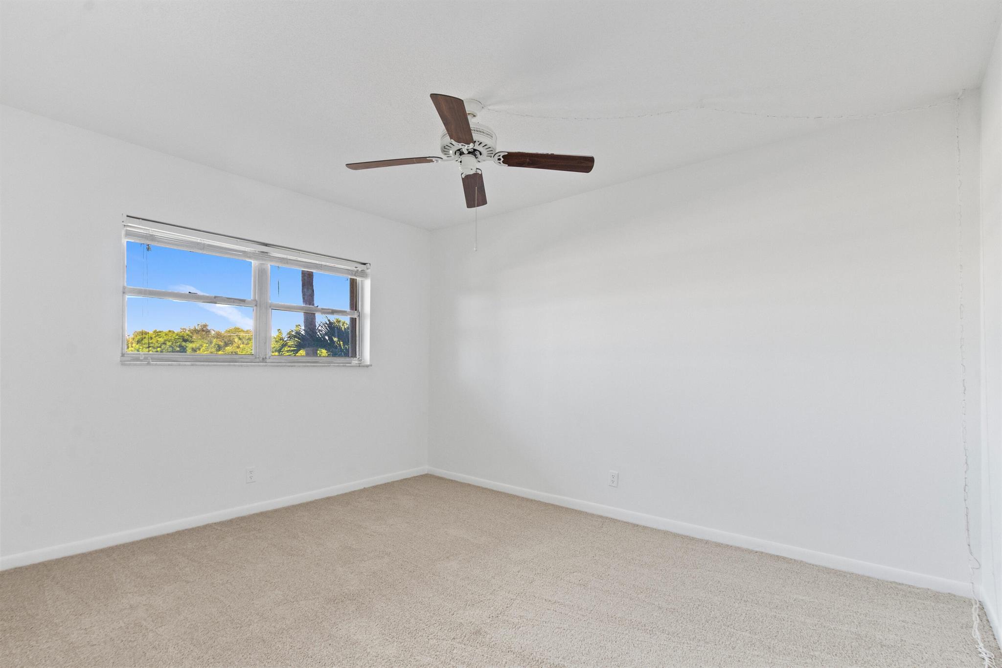 400 N Federal Highway 209