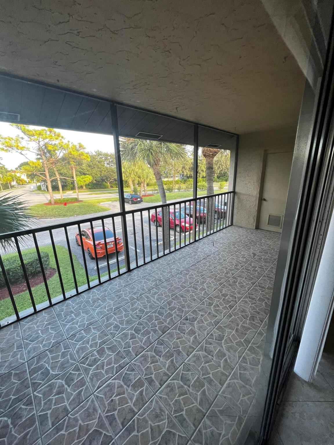 4215 S 57th Avenue E