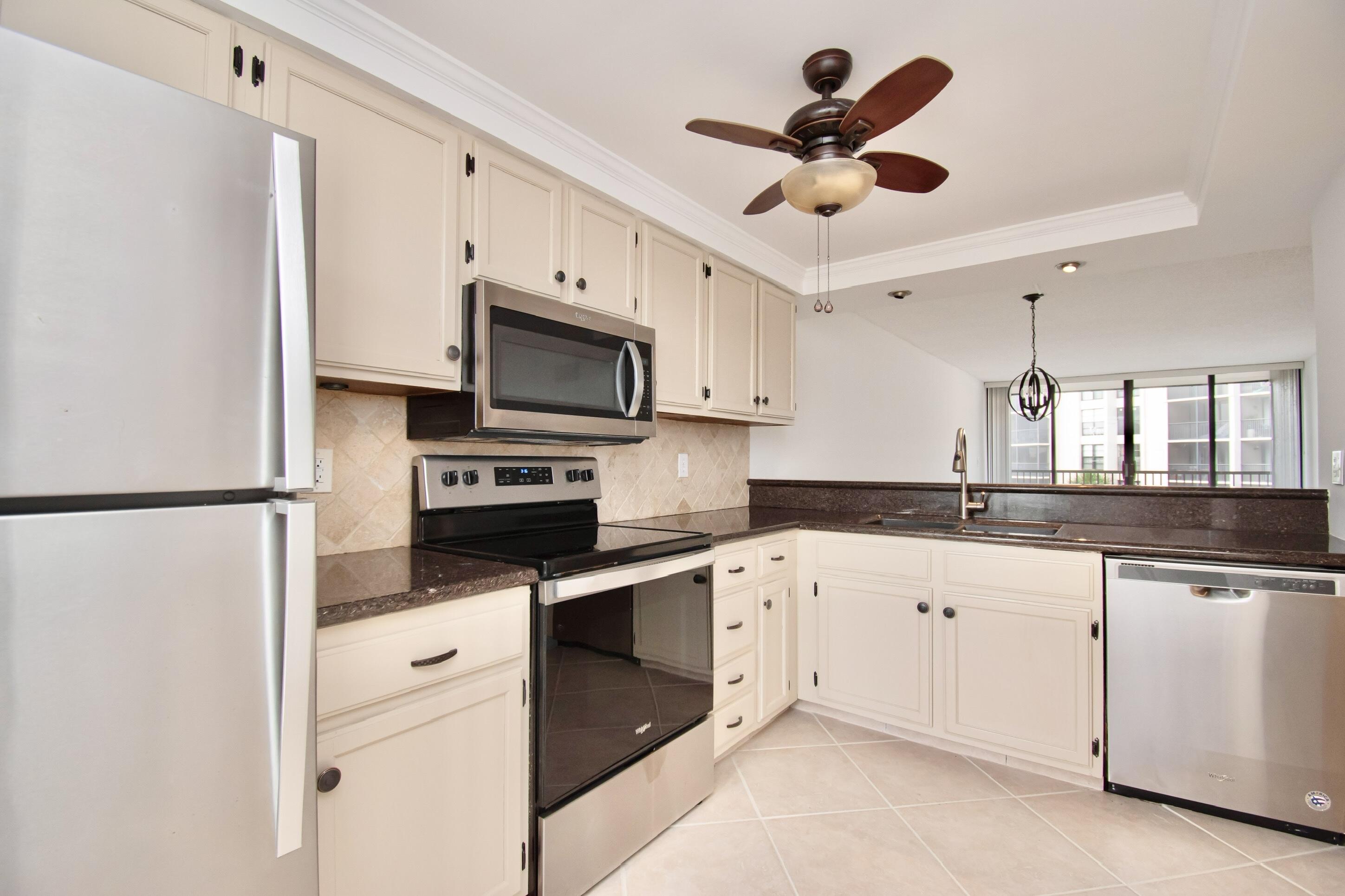 21 Royal Palm Way 405