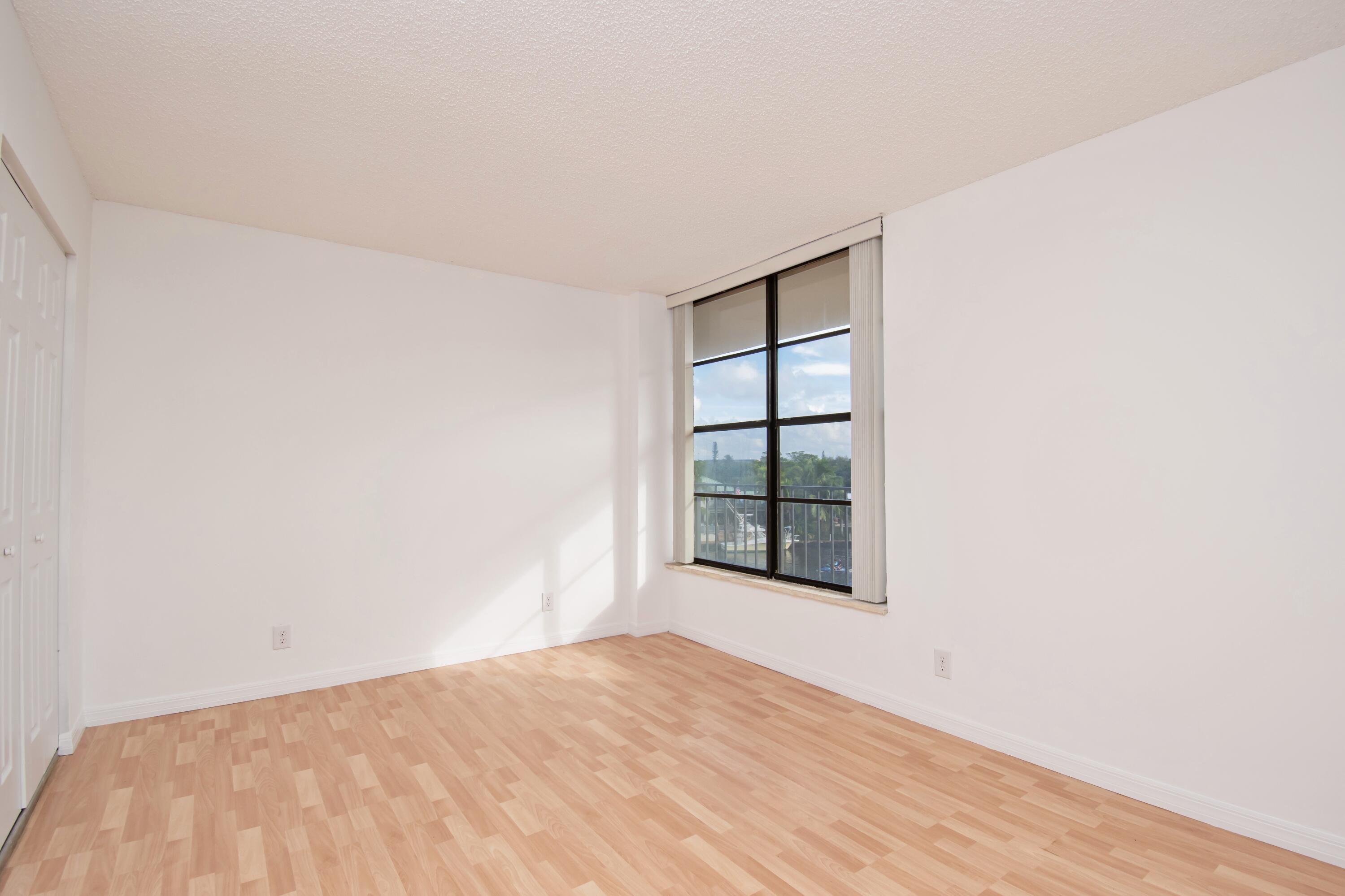 21 Royal Palm Way 405