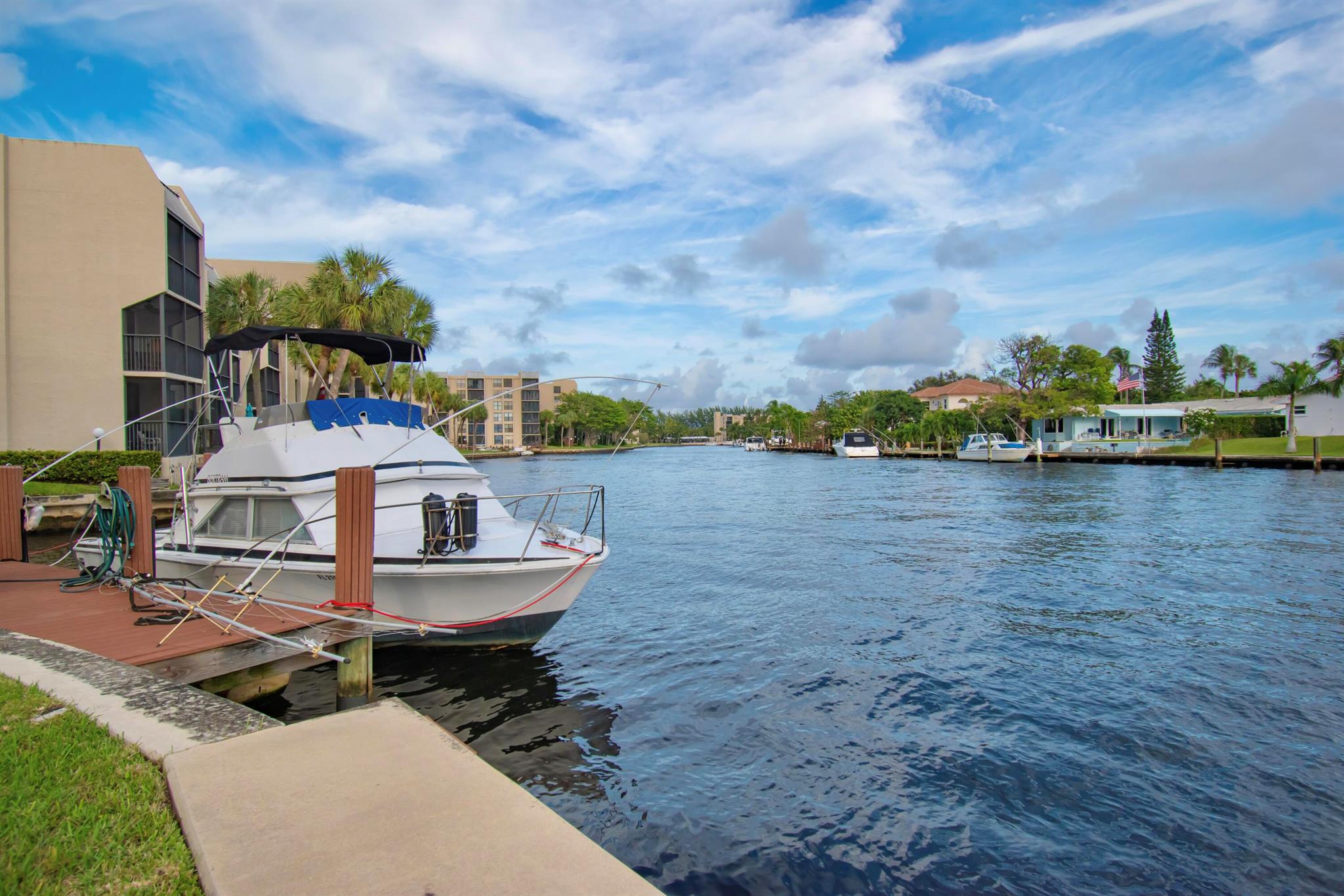 21 Royal Palm Way 405