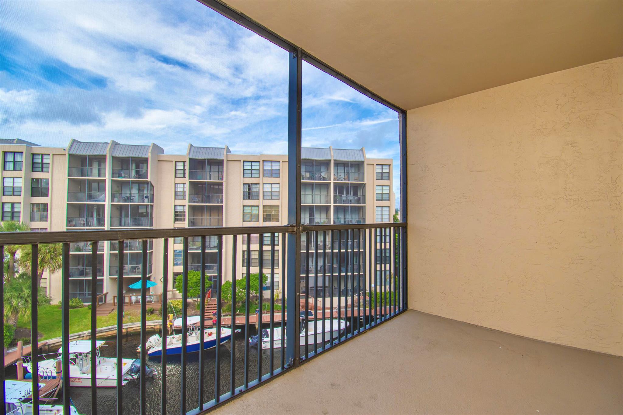 21 Royal Palm Way 405