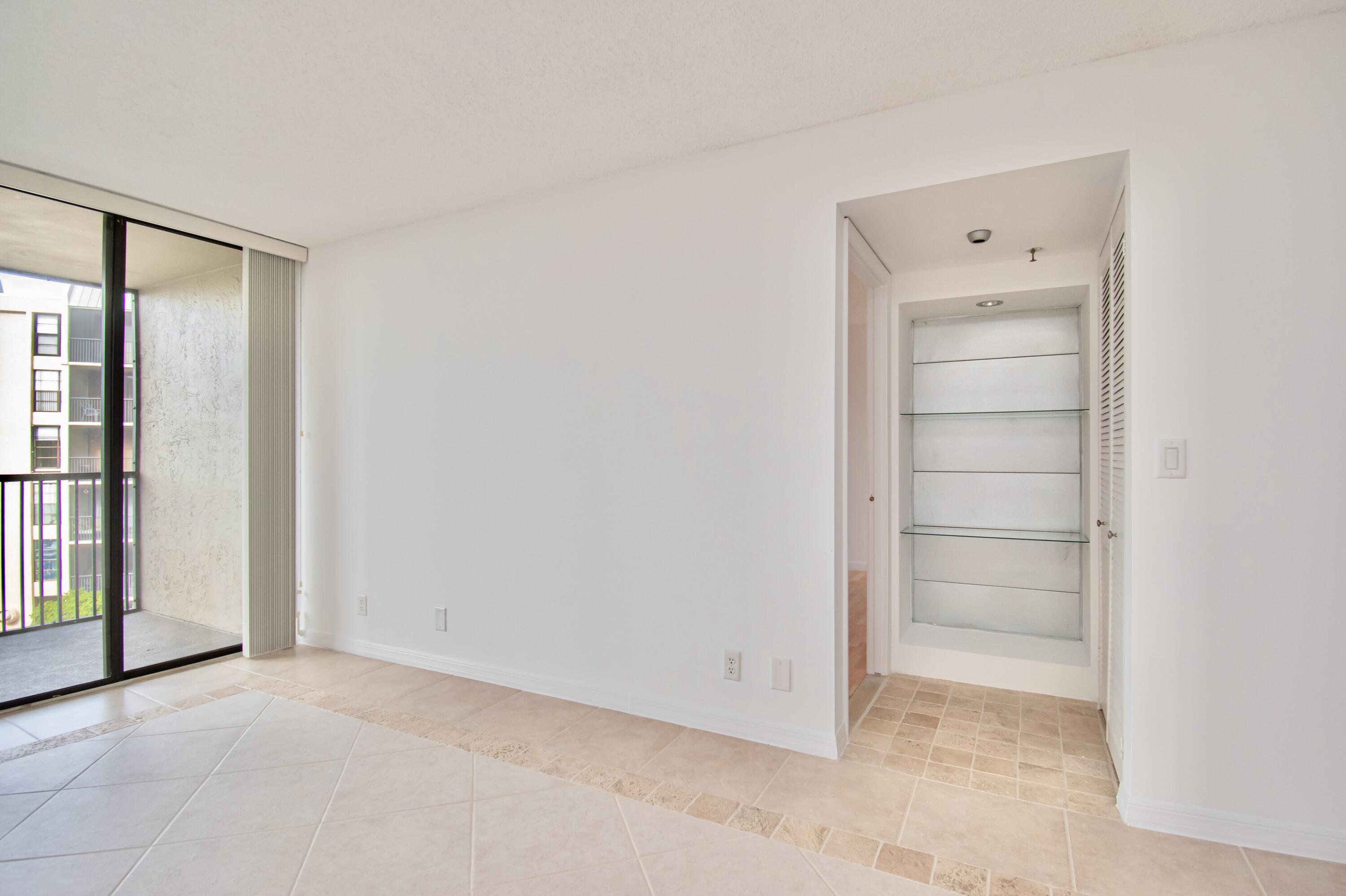 21 Royal Palm Way 405