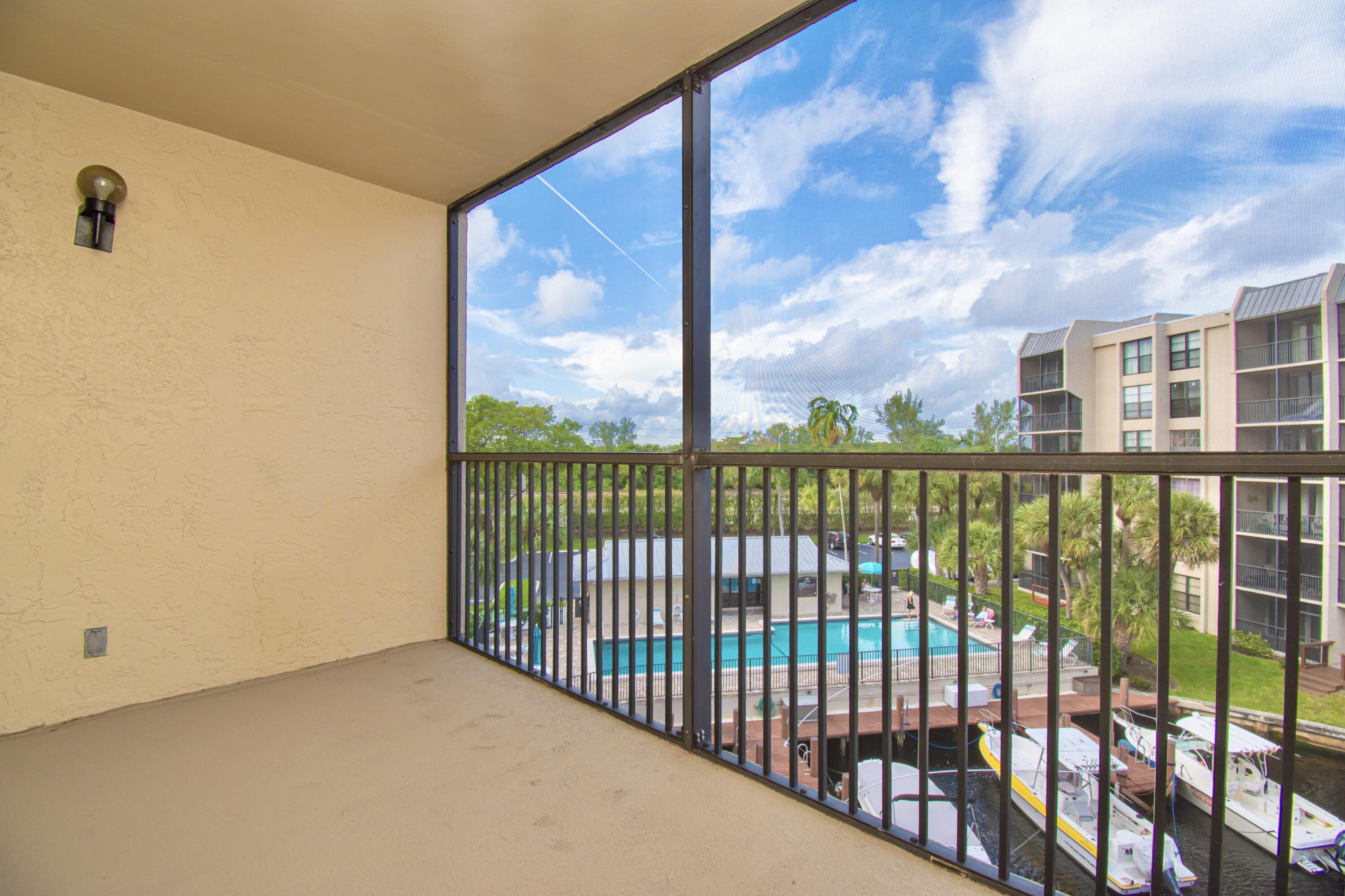 21 Royal Palm Way 405