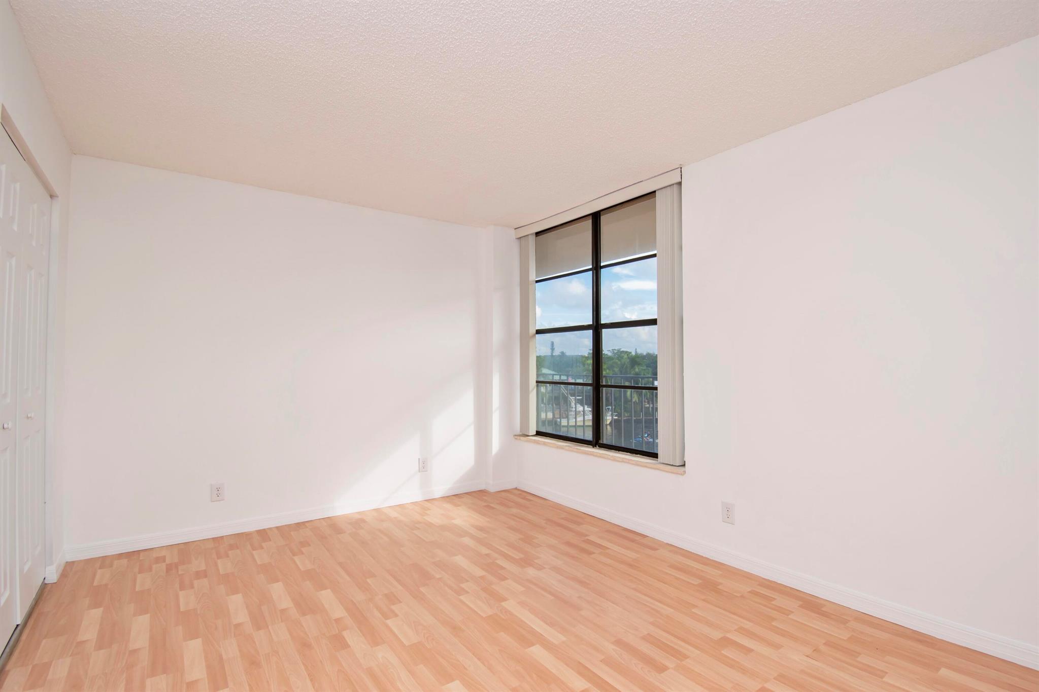 21 Royal Palm Way 405