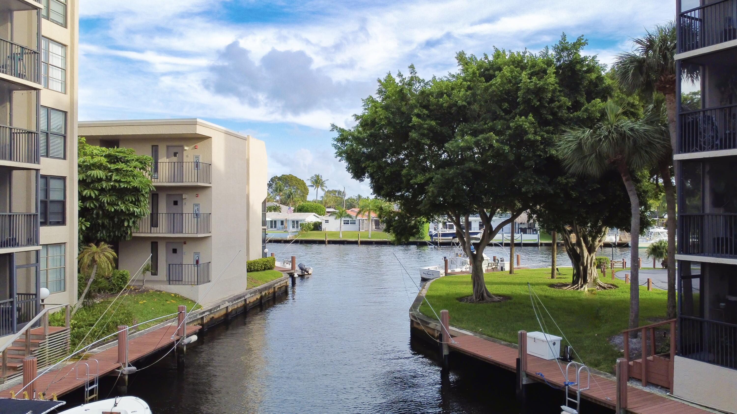 21 Royal Palm Way 405