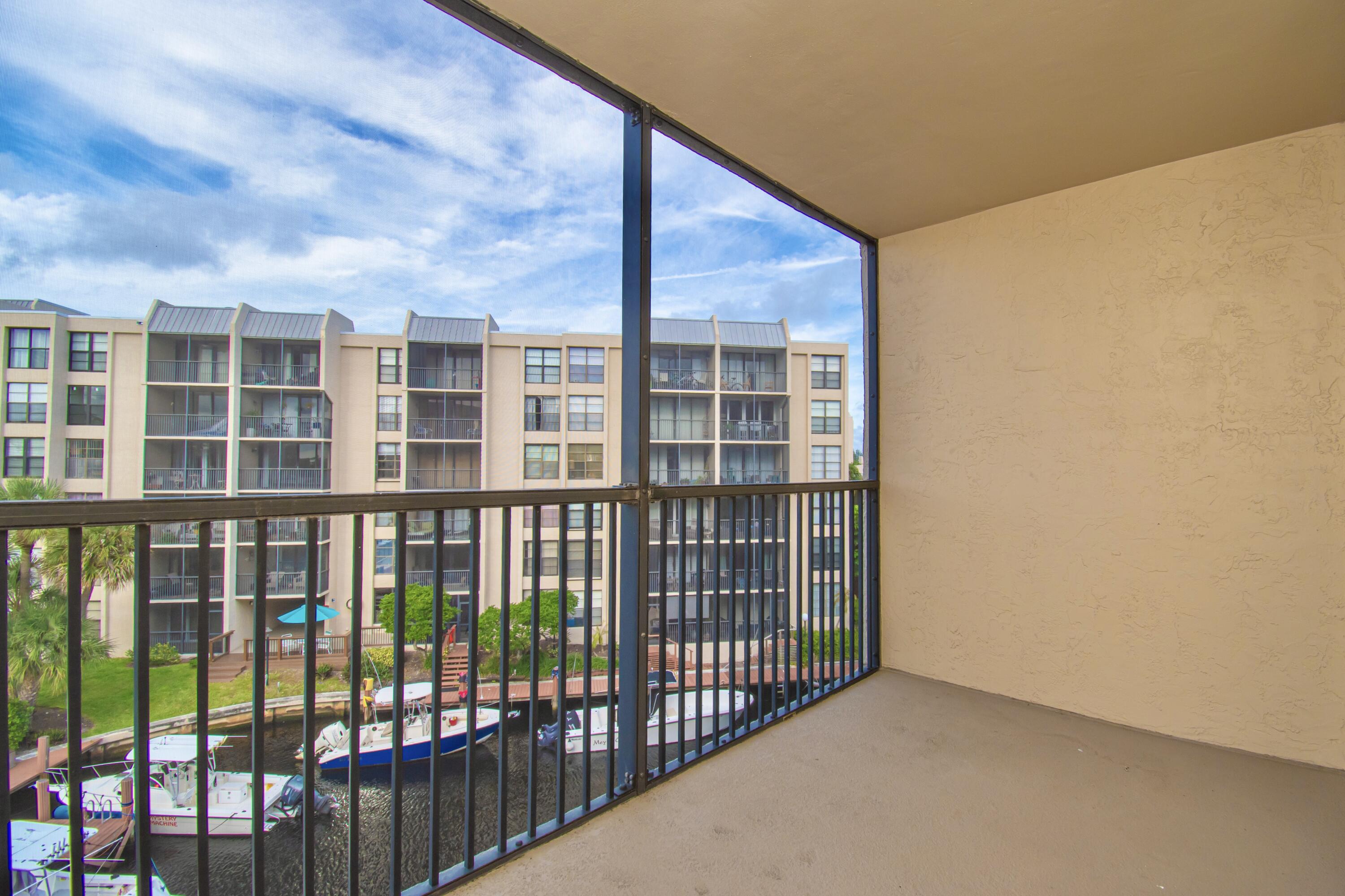 21 Royal Palm Way 405