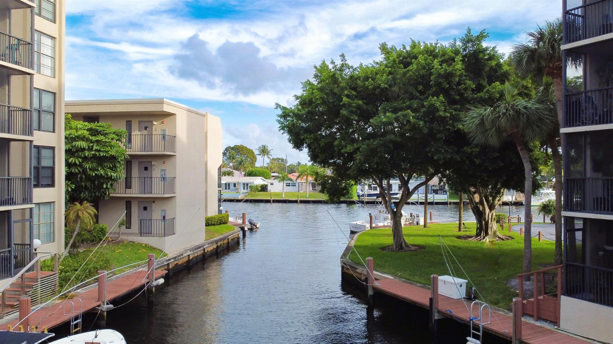 21 Royal Palm Way 405