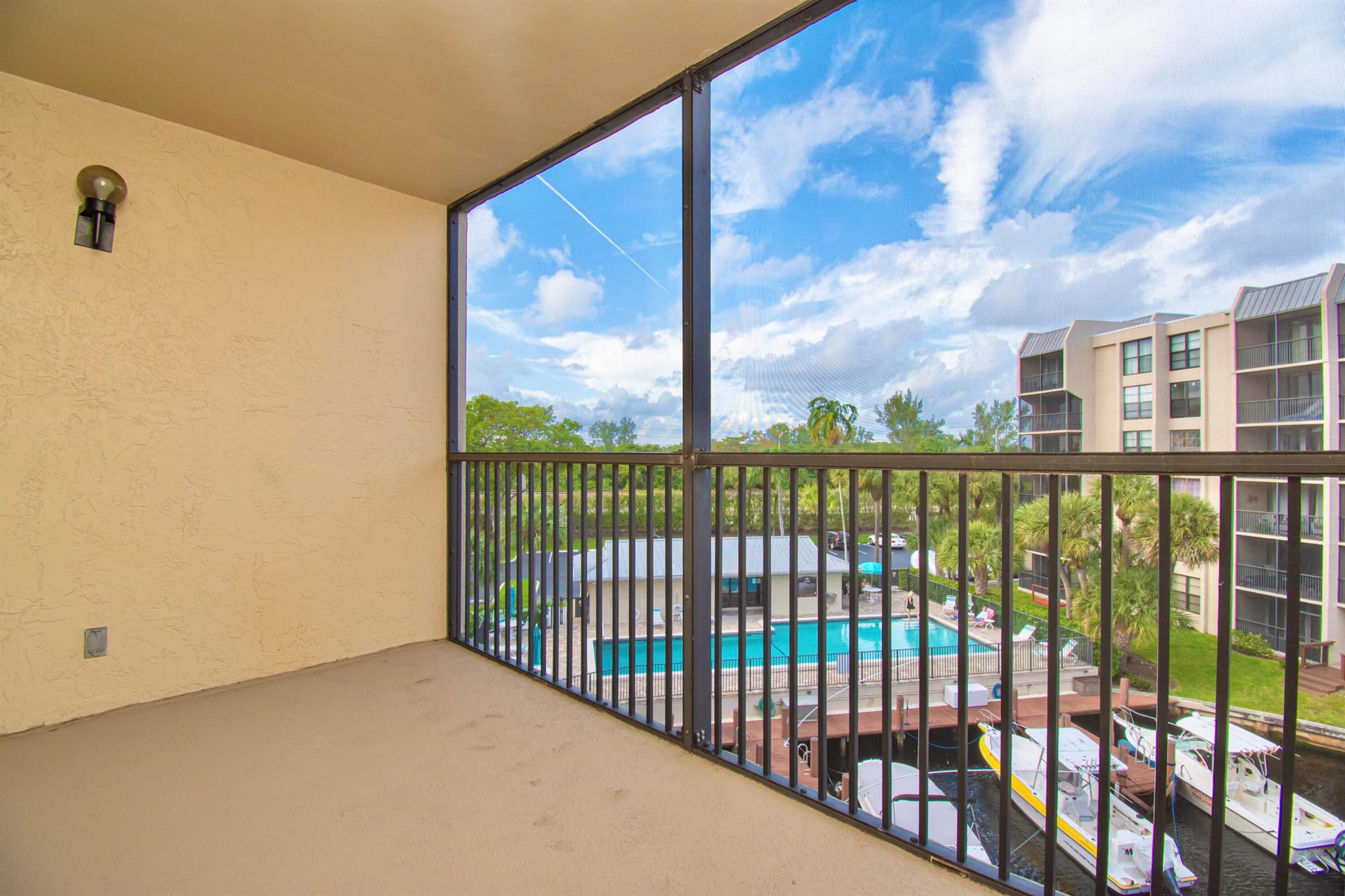 21 Royal Palm Way 405