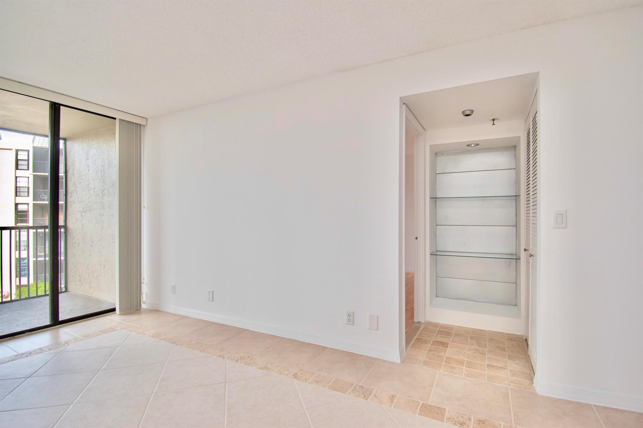 21 Royal Palm Way 405