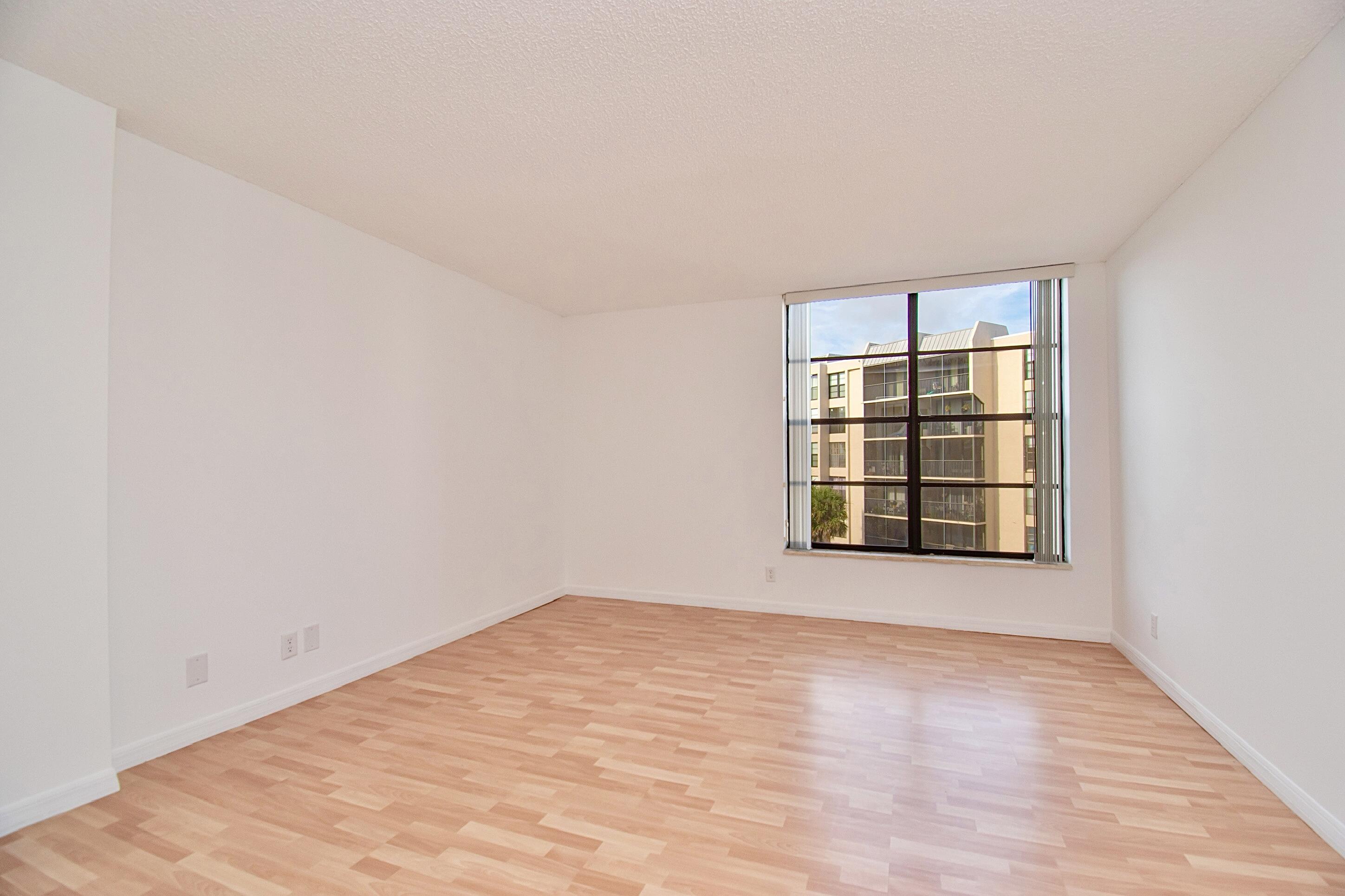 21 Royal Palm Way 405