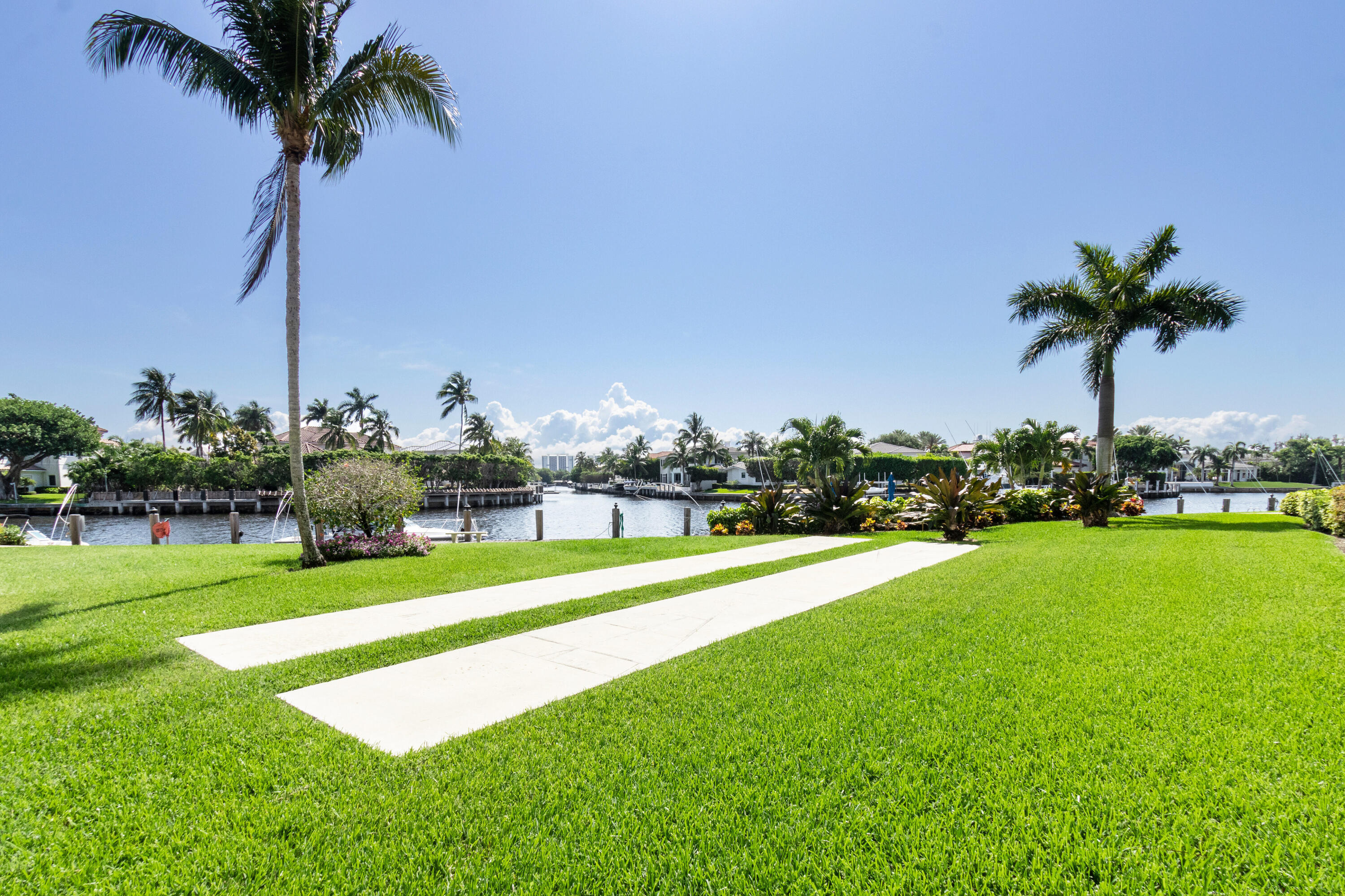 400 N Federal Highway 208