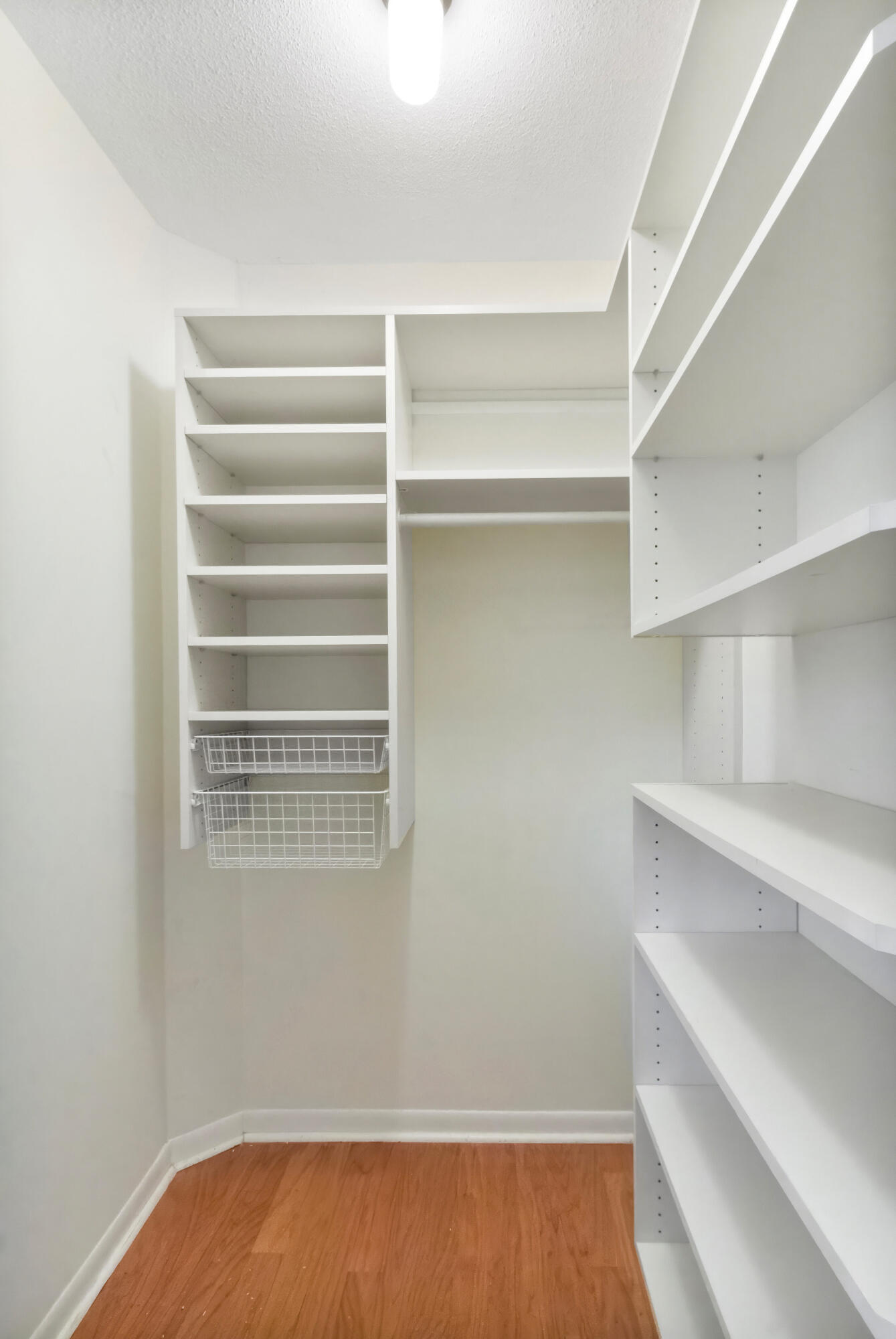 400 N Federal Highway 208