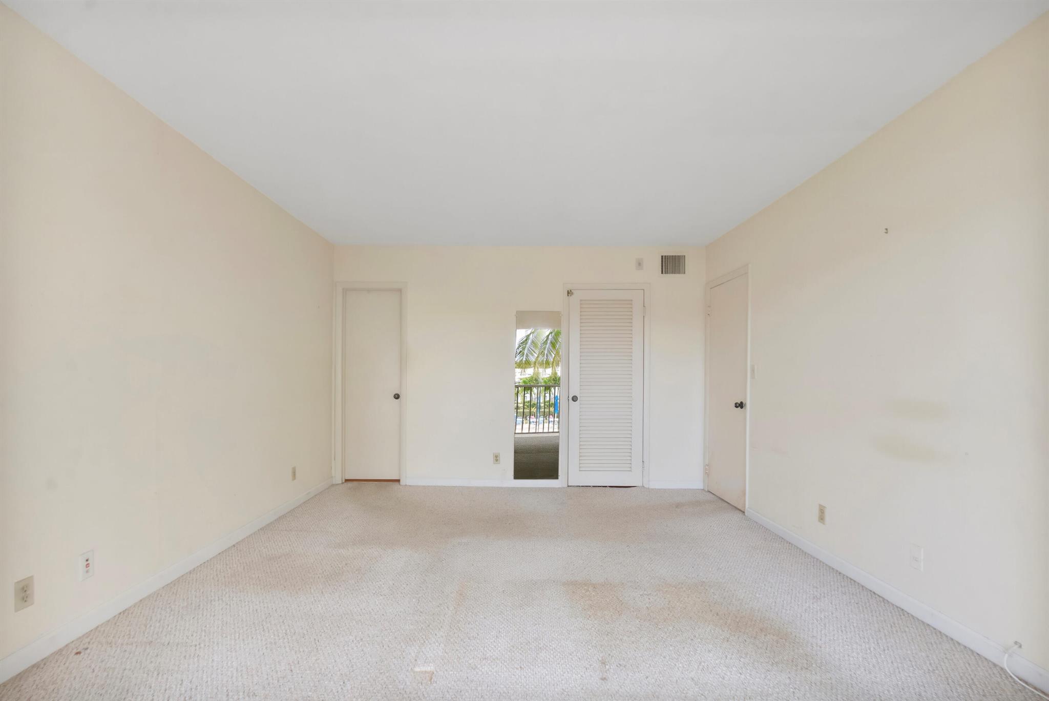 400 N Federal Highway 208