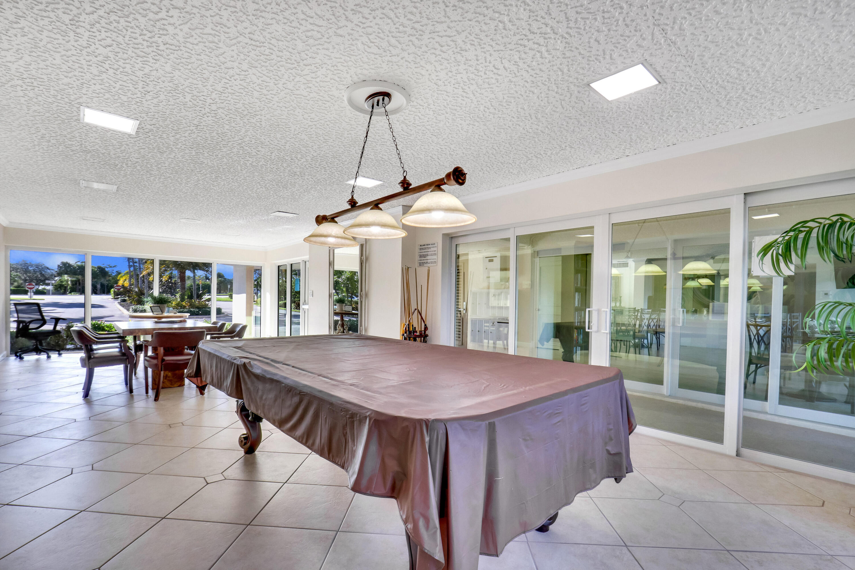 400 N Federal Highway 208