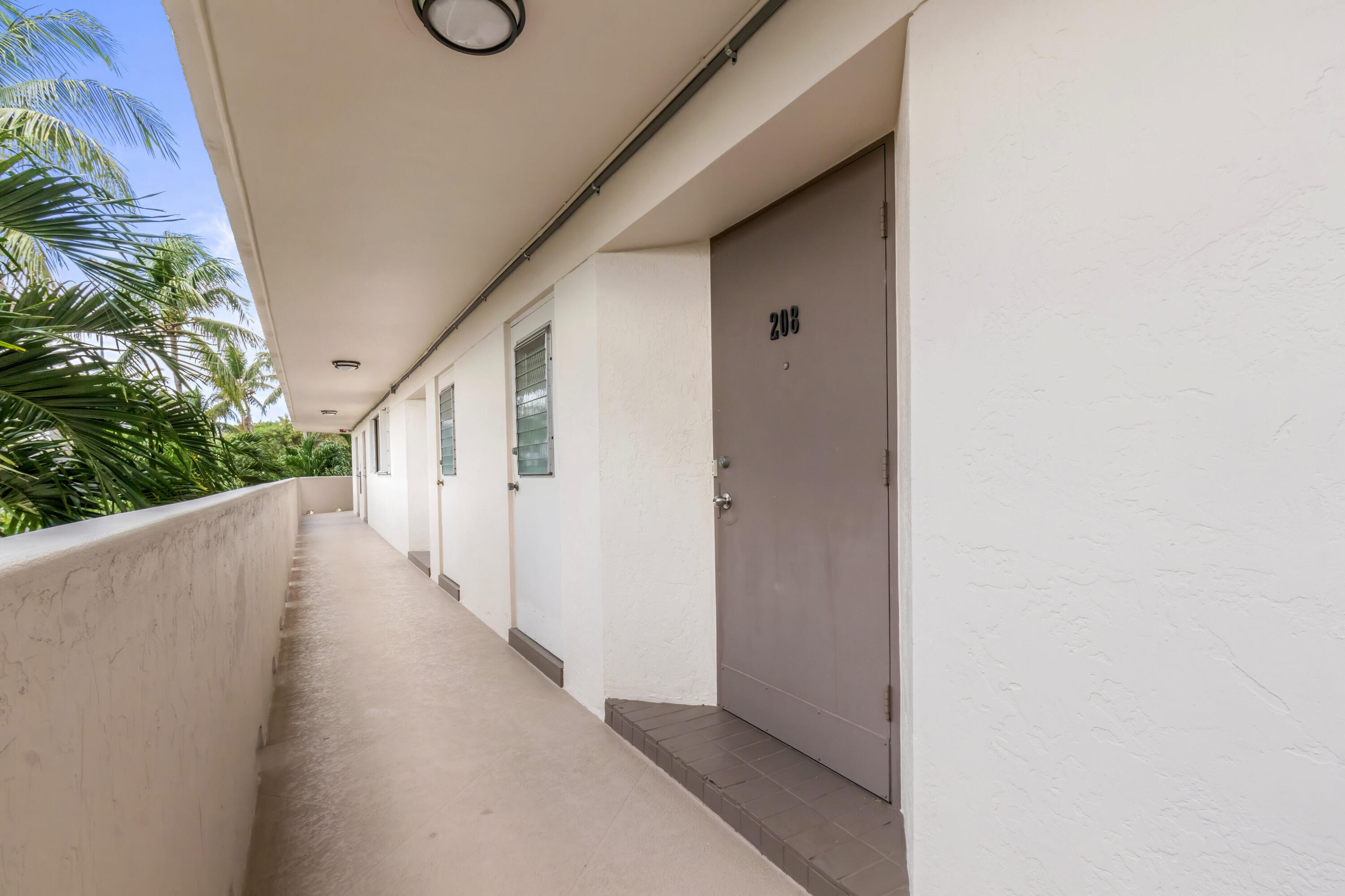 400 N Federal Highway 208