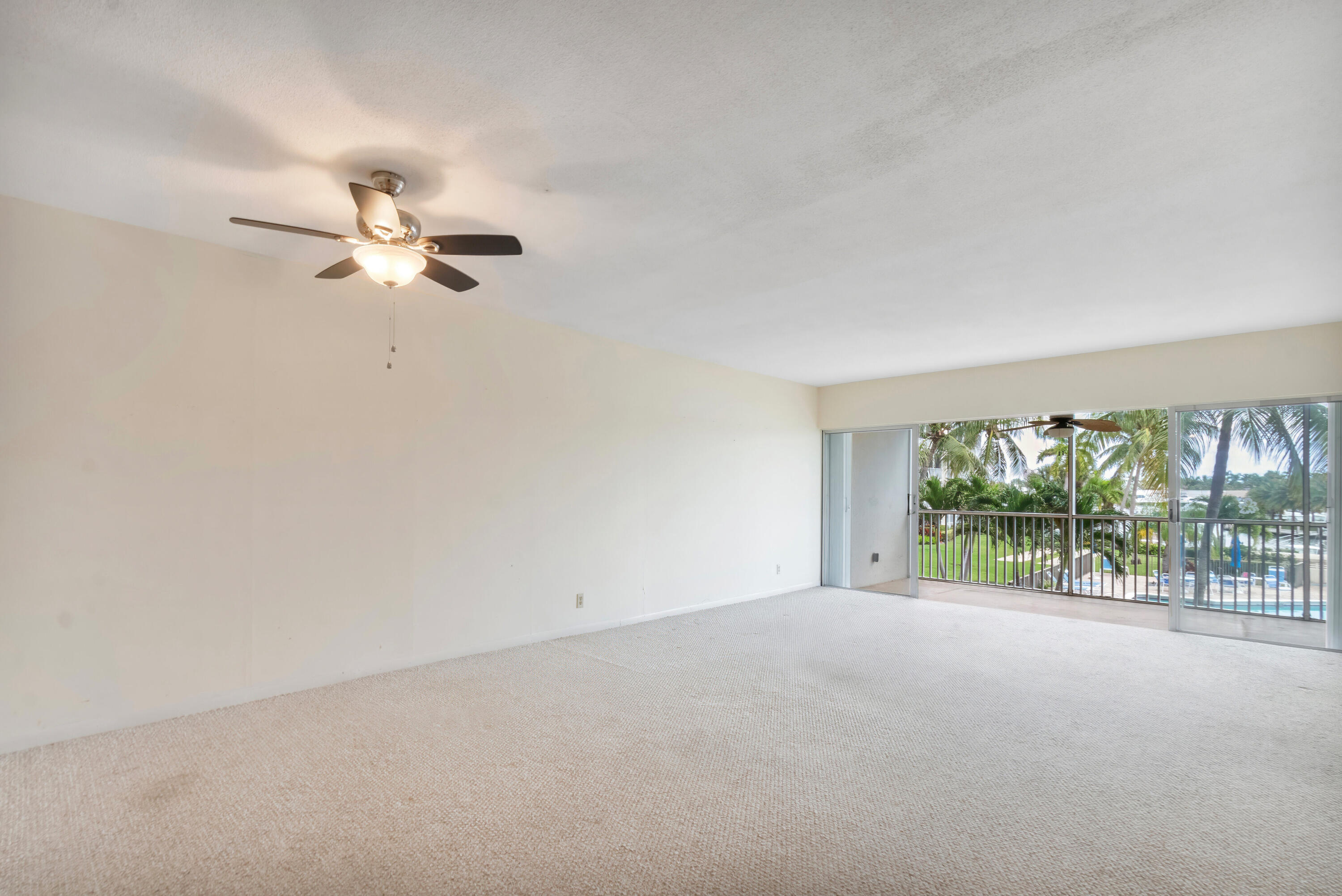 400 N Federal Highway 208