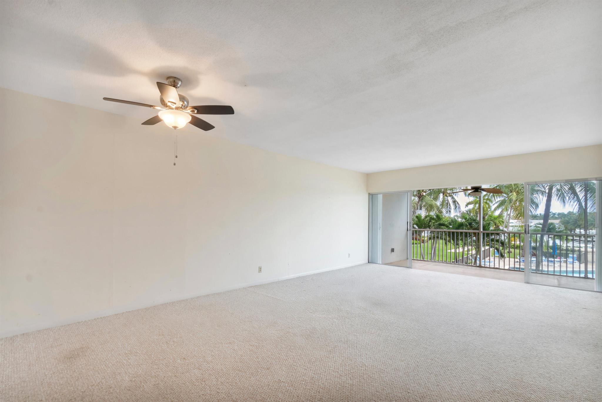 400 N Federal Highway 208