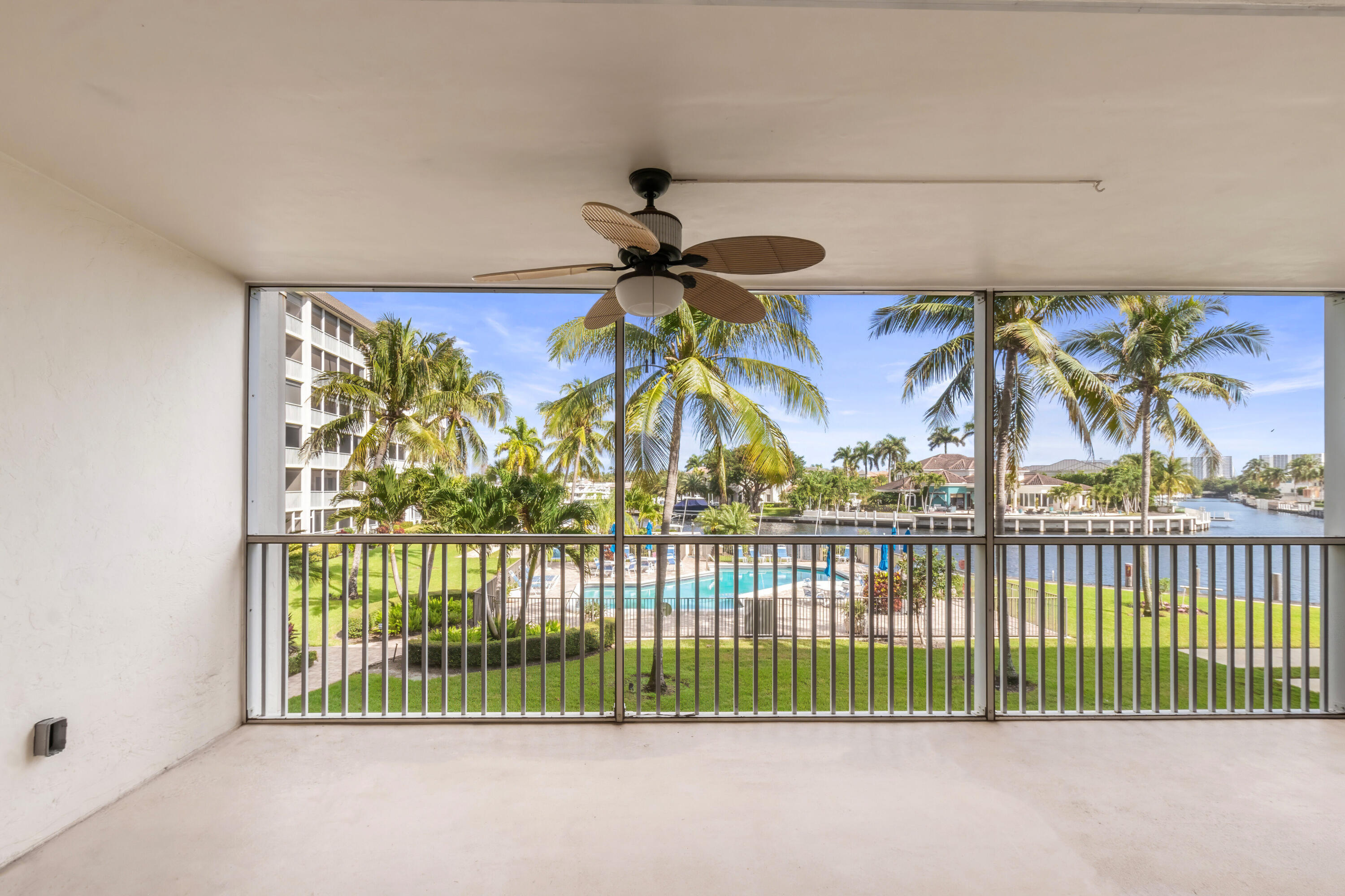 400 N Federal Highway 208