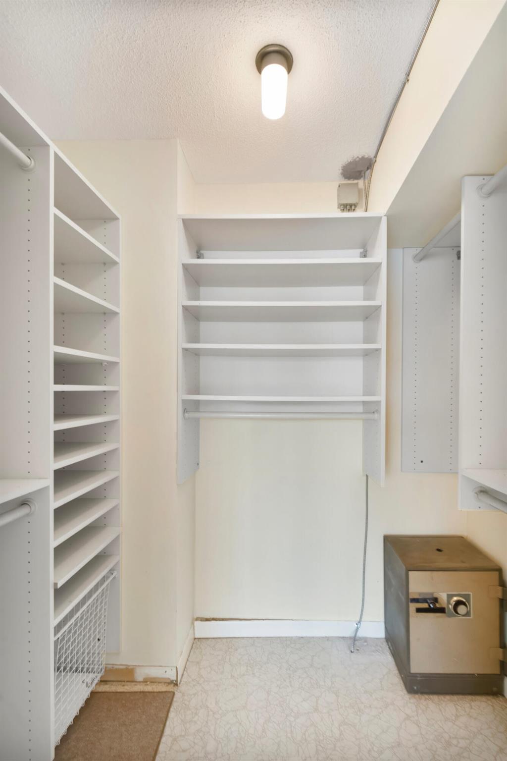 400 N Federal Highway 208