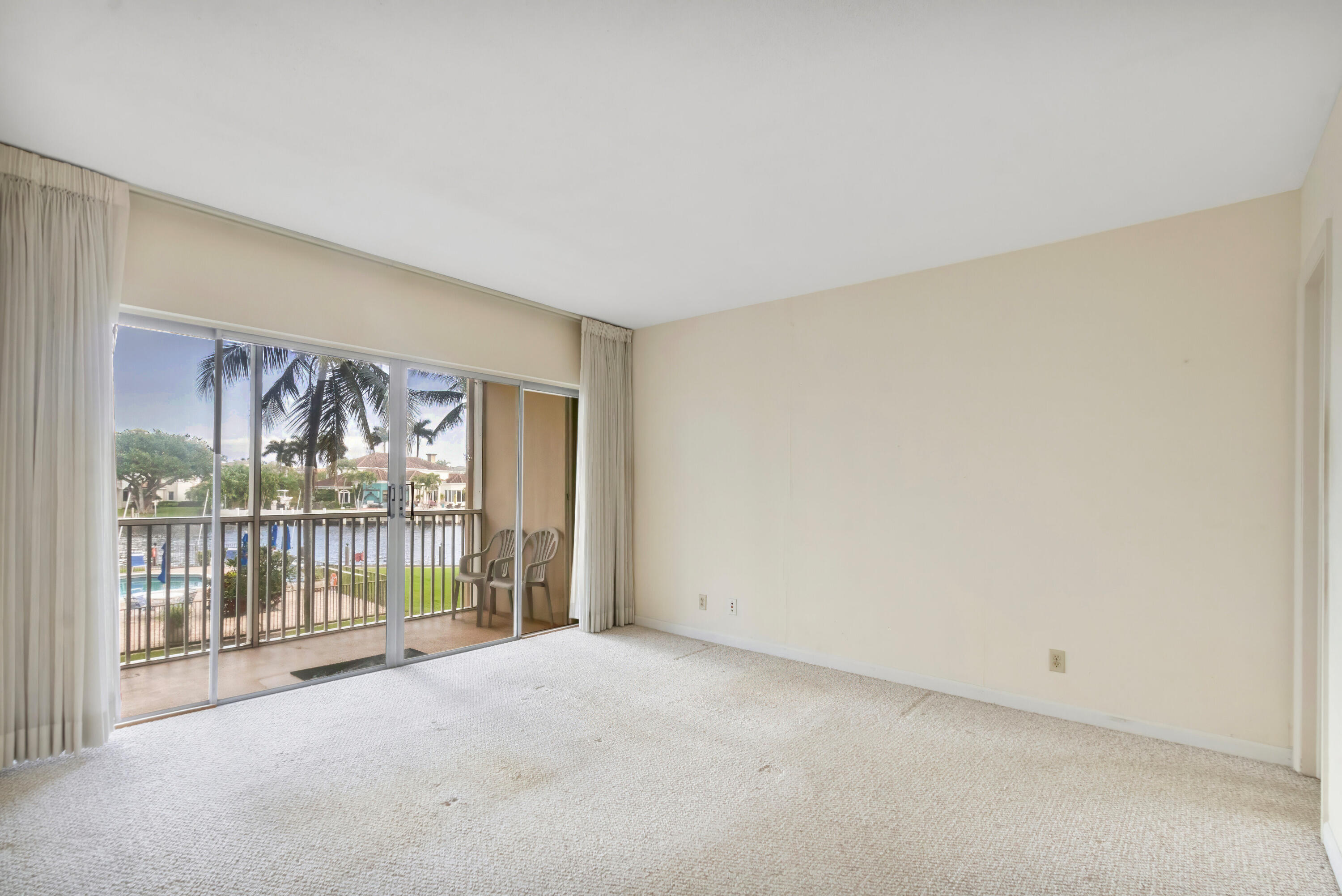 400 N Federal Highway 208