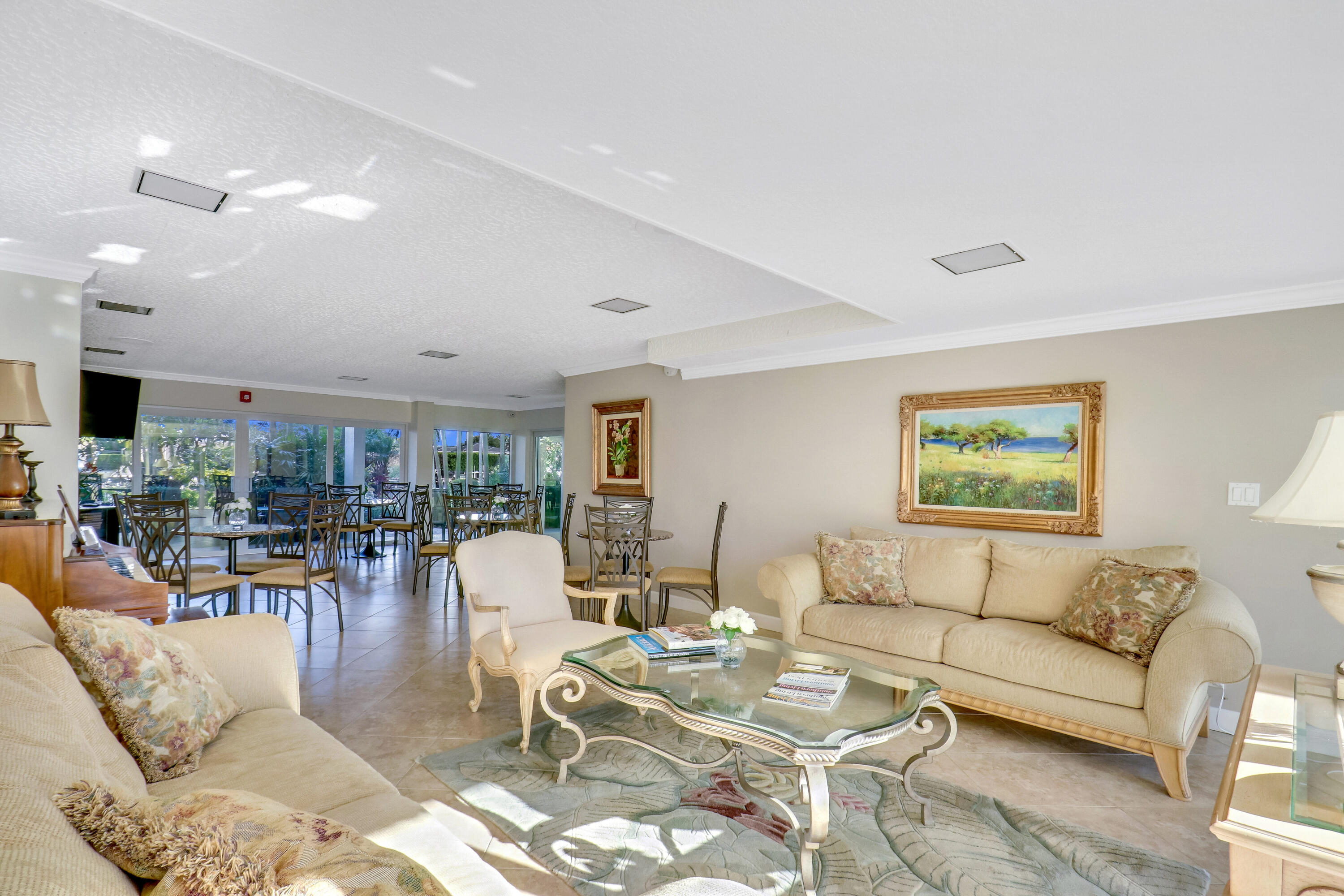 400 N Federal Highway 208