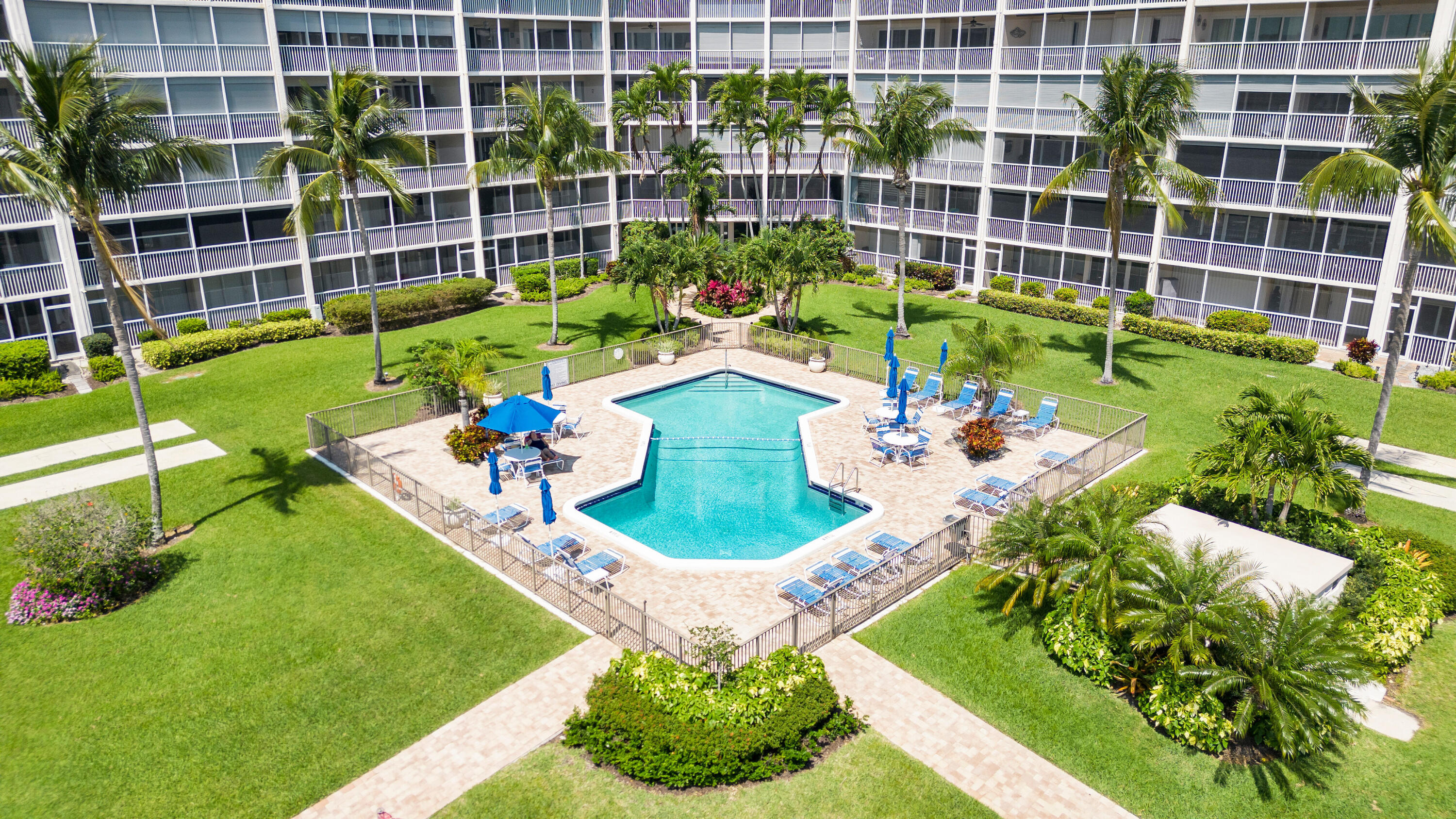 400 N Federal Highway 208