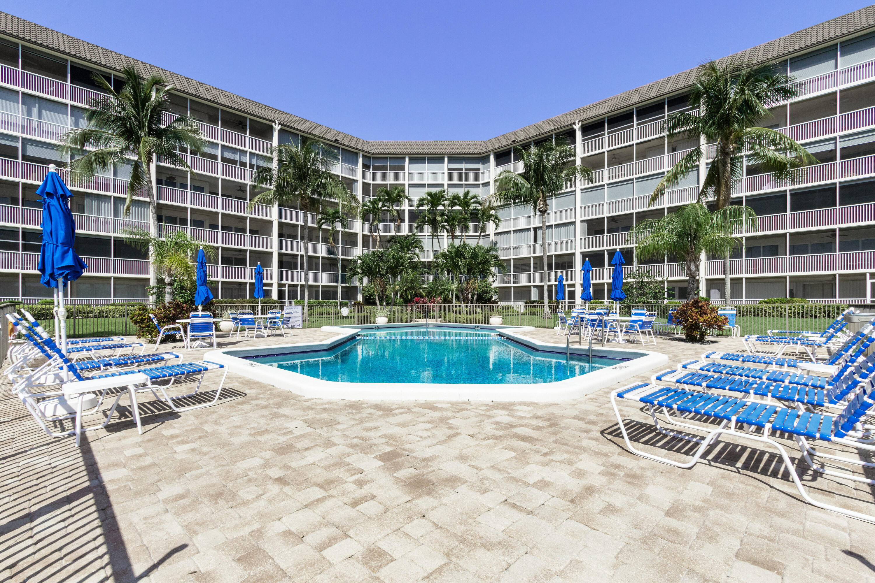 400 N Federal Highway 208